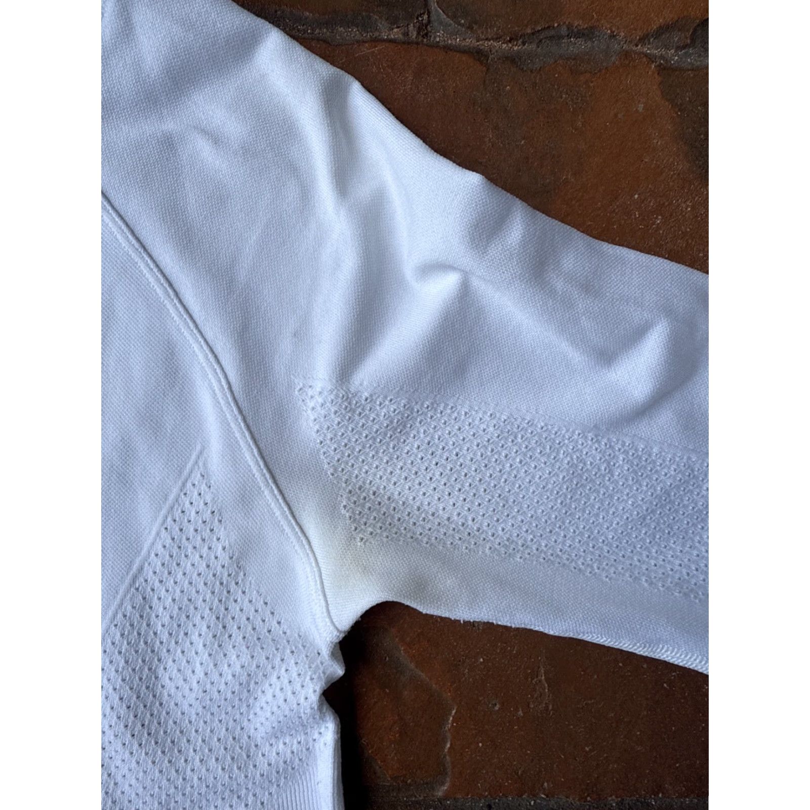 Lululemon Lululemon Ventilate Full Zip Hooded Jacket Women's Size 4 White Athletic Yoga Size S / US 4 / IT 40 - 6 Thumbnail