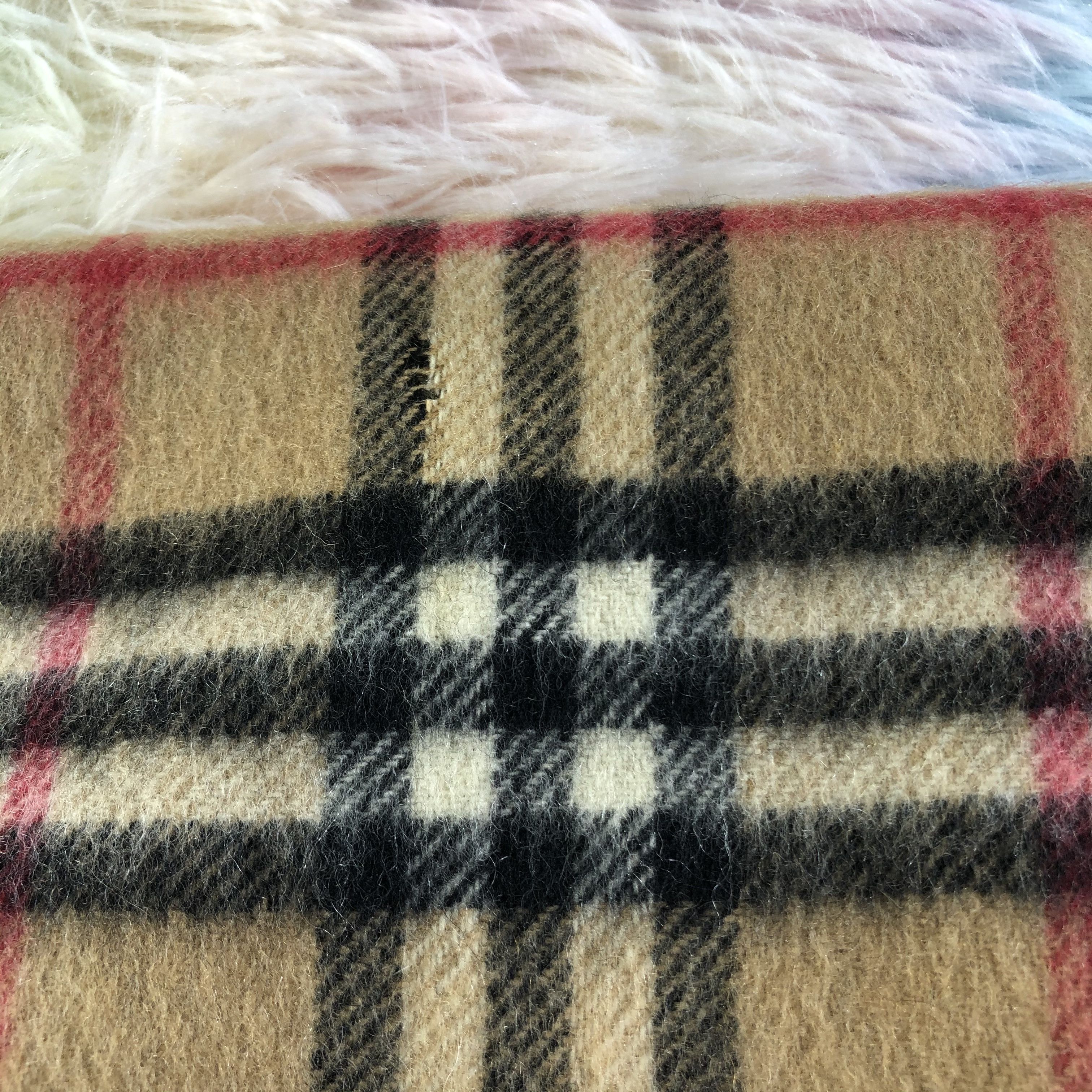 Burberry Scarf / Muffler / Neckwear - KM191