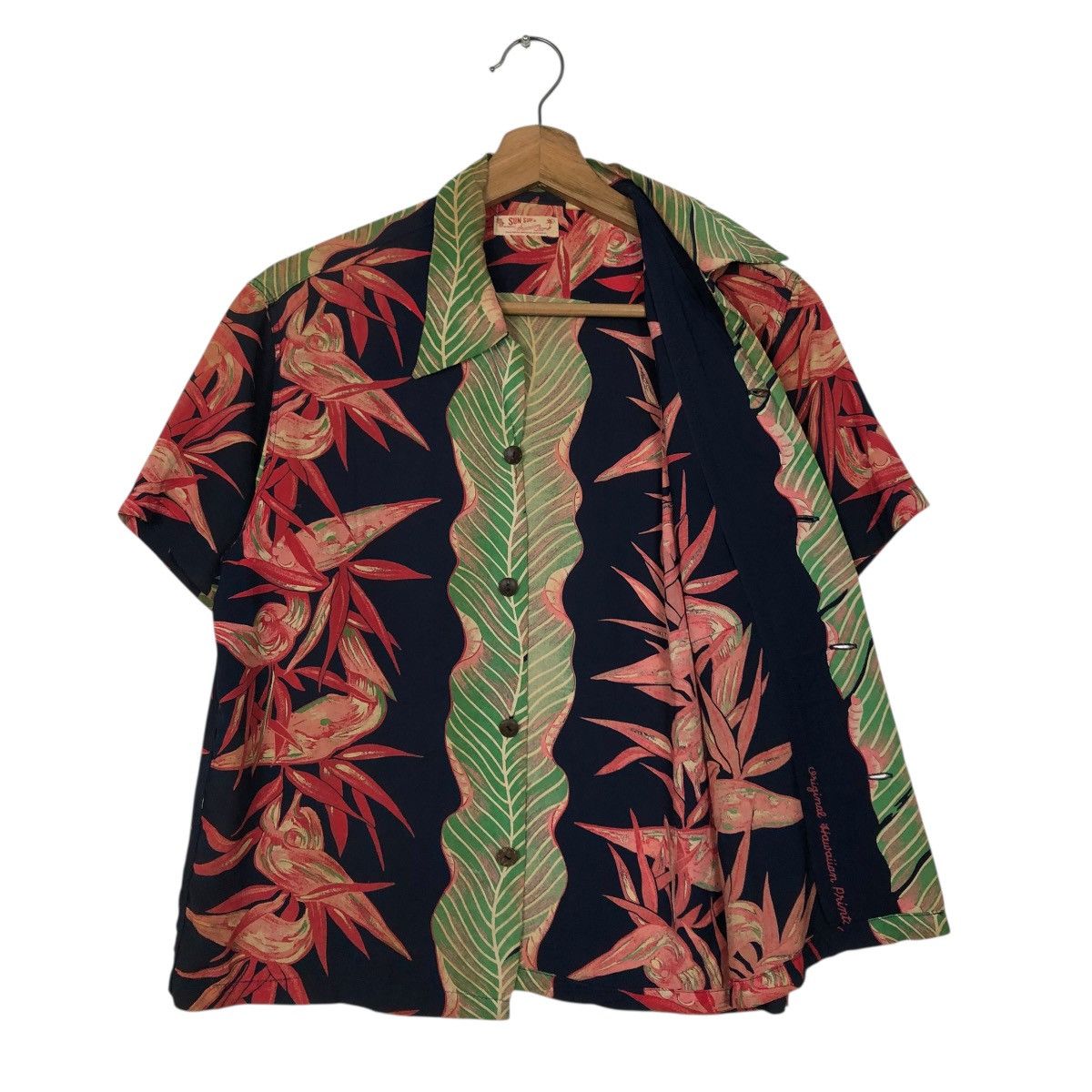 Toyo Enterprises 🔥VINTAGE HAWAIIAN SHIRT BUTTON SUN SURF 100% RAYON Size US XS / EU 42 / 0 - 13 Thumbnail