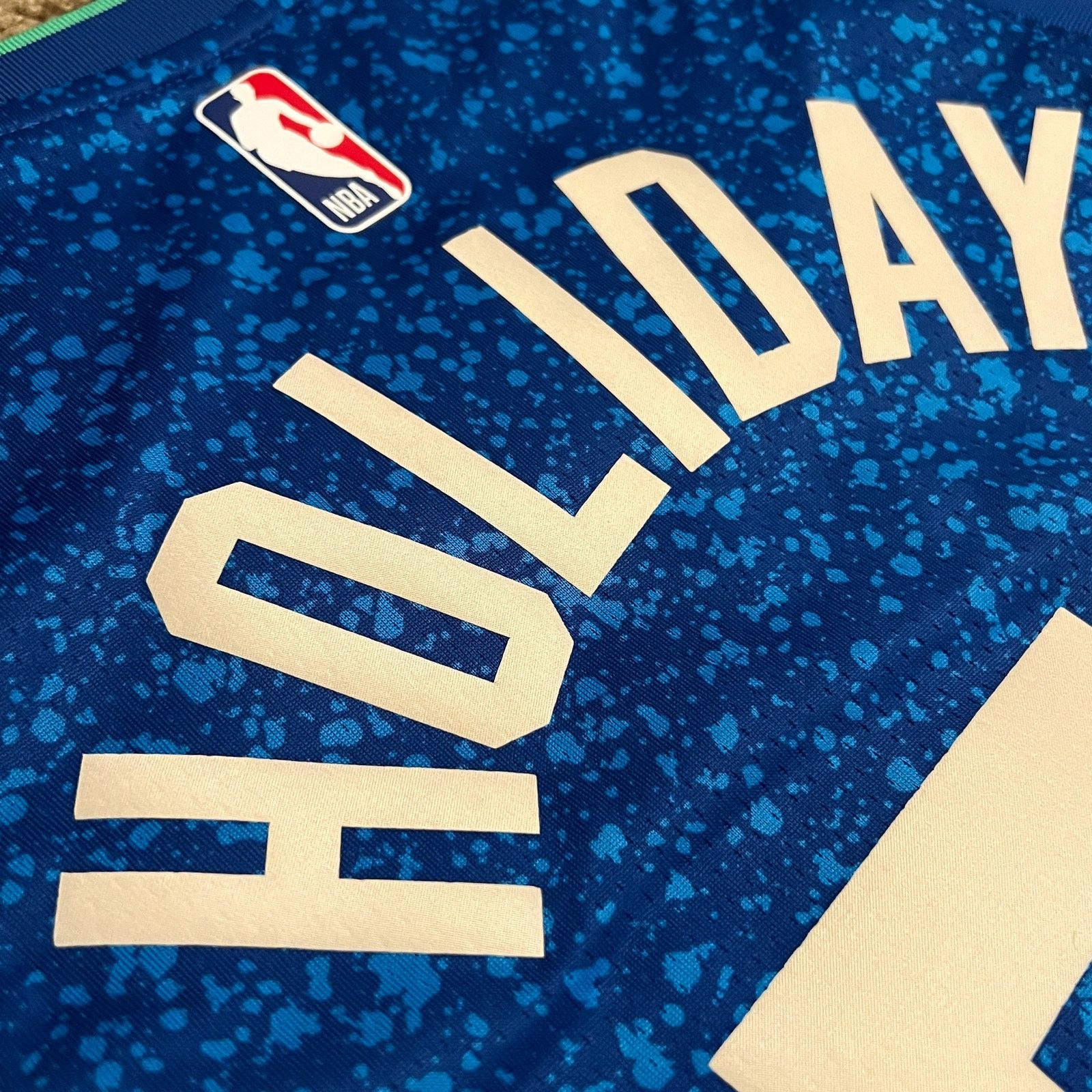 Nike Milwaukee Bucks 2023/24 Jrue Holiday City Edition Jersey - M Size US M / EU 48-50 / 2 - 6 Thumbnail