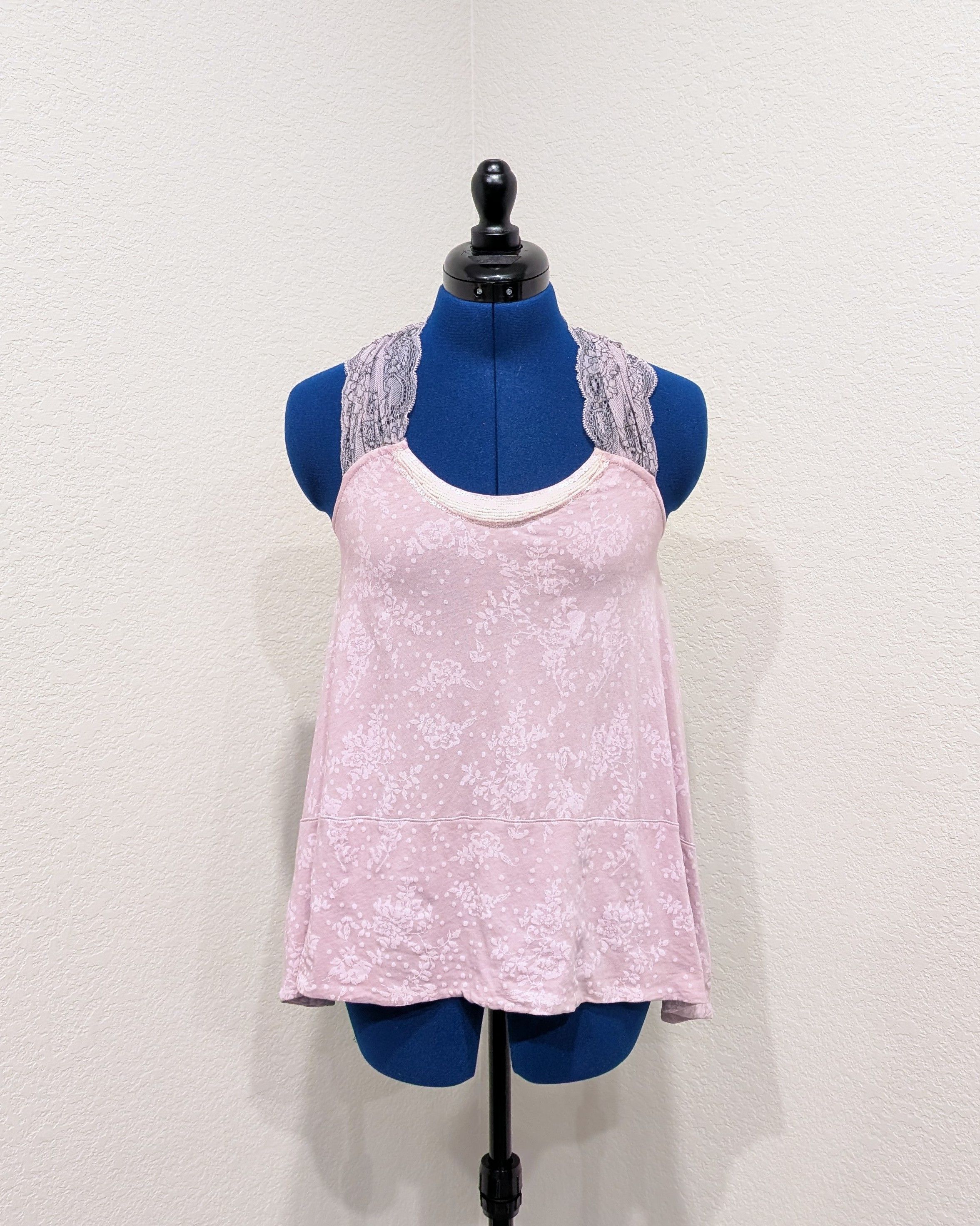 Free People Free People Floral Pink Tank Top Beaded Collar Lace Straps Size XS / US 0-2 / IT 36-38 - 1 Thumbnail
