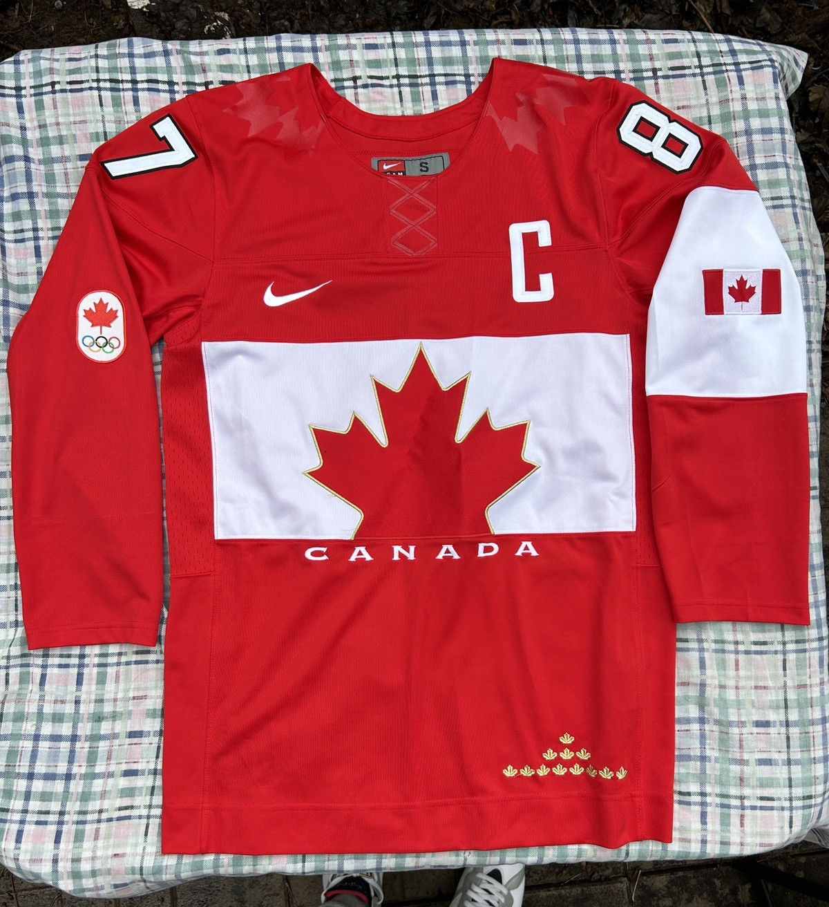 Image of 2014 Sochi Olympics Team Canada Sidney Crosby Hockey Jersey in Black, Men's (Size Small)