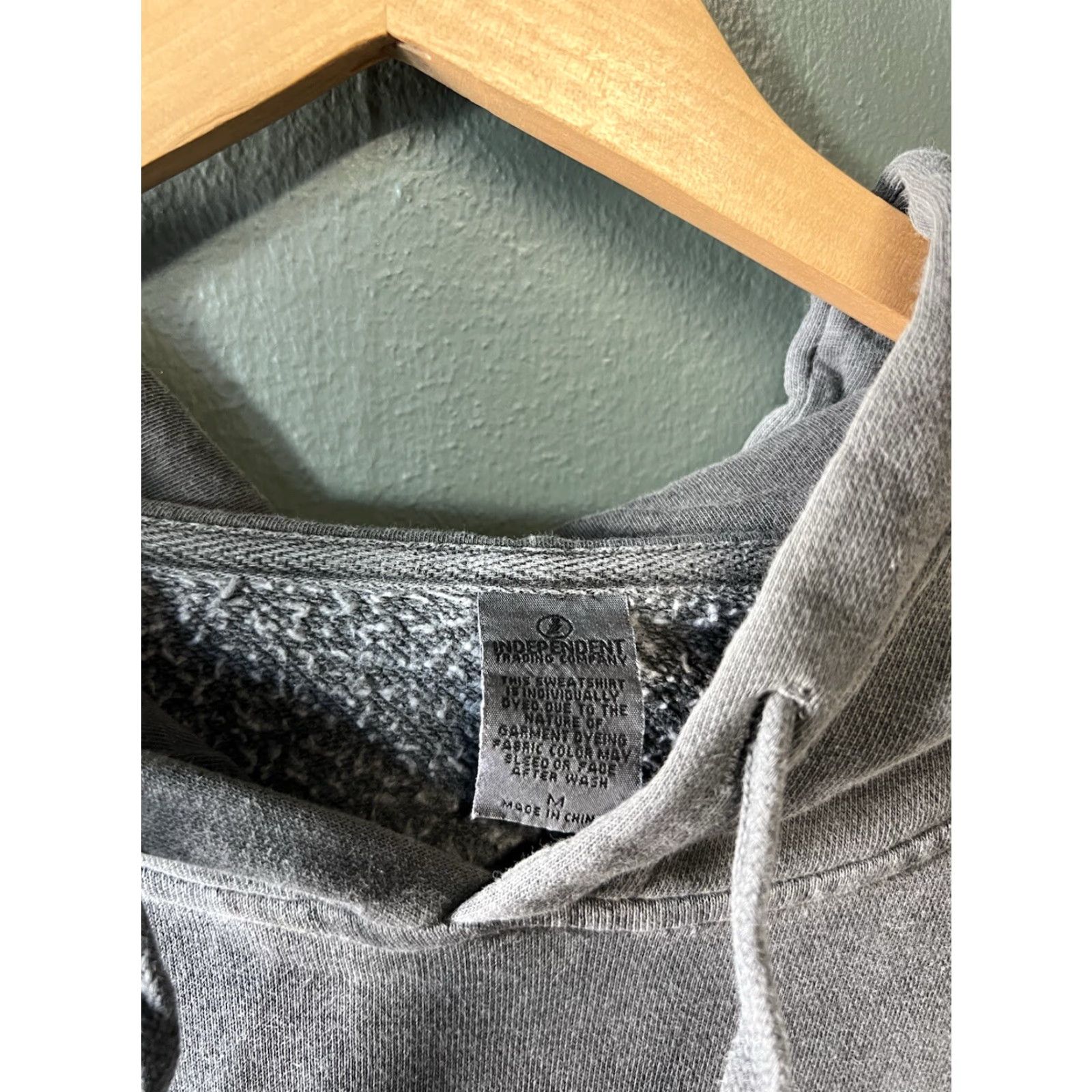 Vintage The Lumineers Hoodie Mens M Gray Pullover Hooded Logo Graphic Print Band Concert Tour 2022 Mens Size US M / EU 48-50 / 2 - 3 Thumbnail
