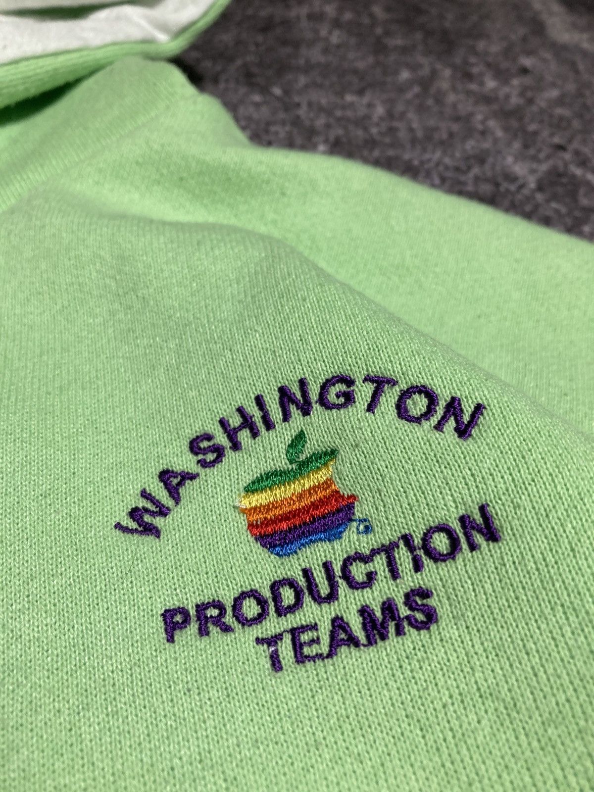 Apple Vintage American Washington DC Apple Logo Hoodie Rainbow Size US M / EU 48-50 / 2 - 5 Thumbnail