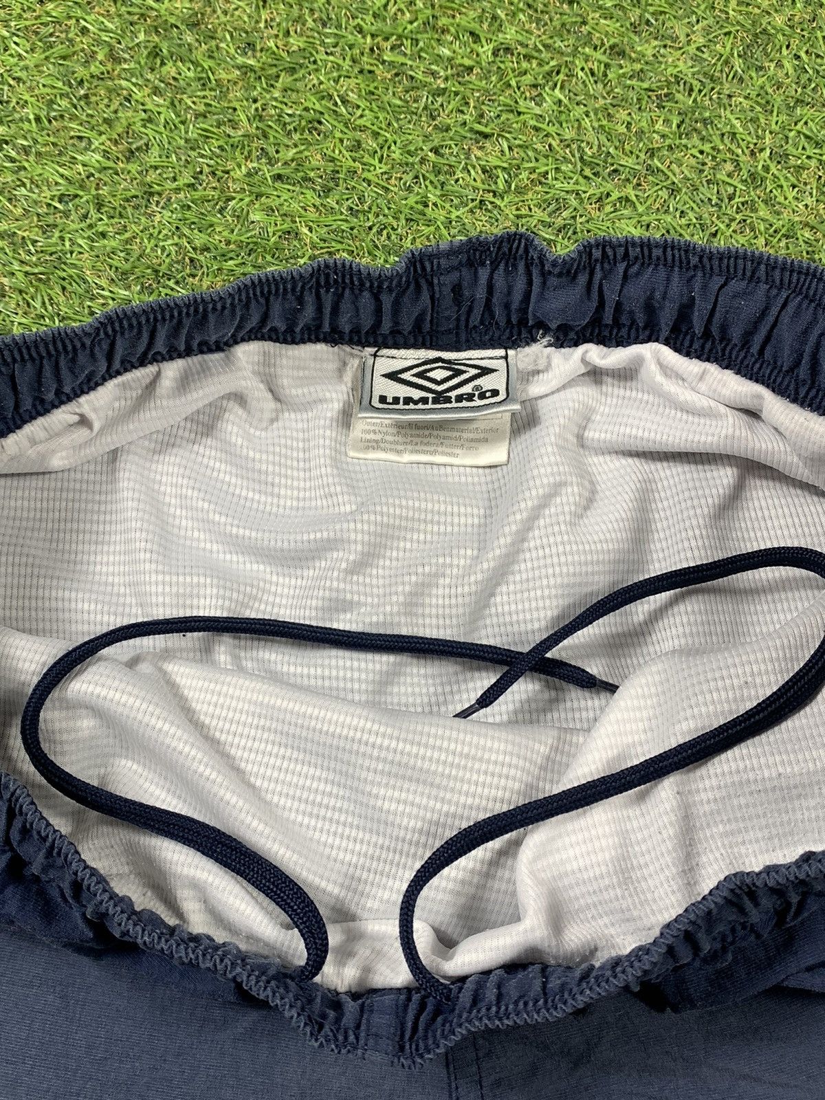 Umbro Vintage 90s Umbro shorts sun faded streetwear style size L Size US 34 / EU 50 - 3 Thumbnail