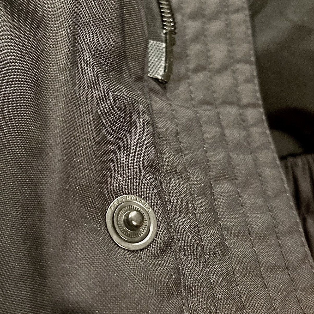 Balenciaga Balenciaga C Shape Embroidered BB Logo Puffer Jacket Size L / US 10 / IT 46 - 12 Thumbnail