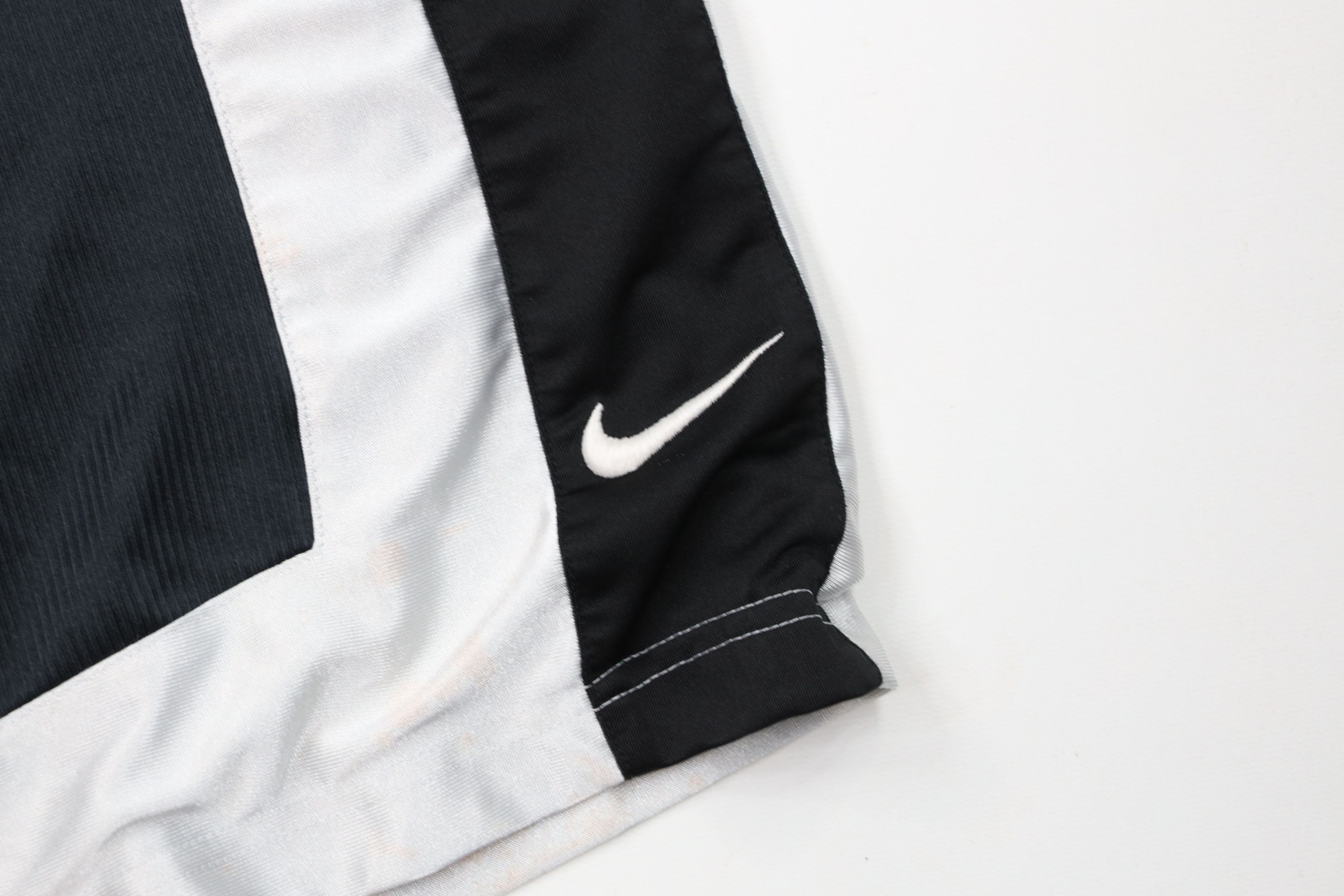 Nike Vintage Nike Mini Swoosh Heavyweight Gym Basketball Shorts Size US 38 / EU 54 - 5 Thumbnail
