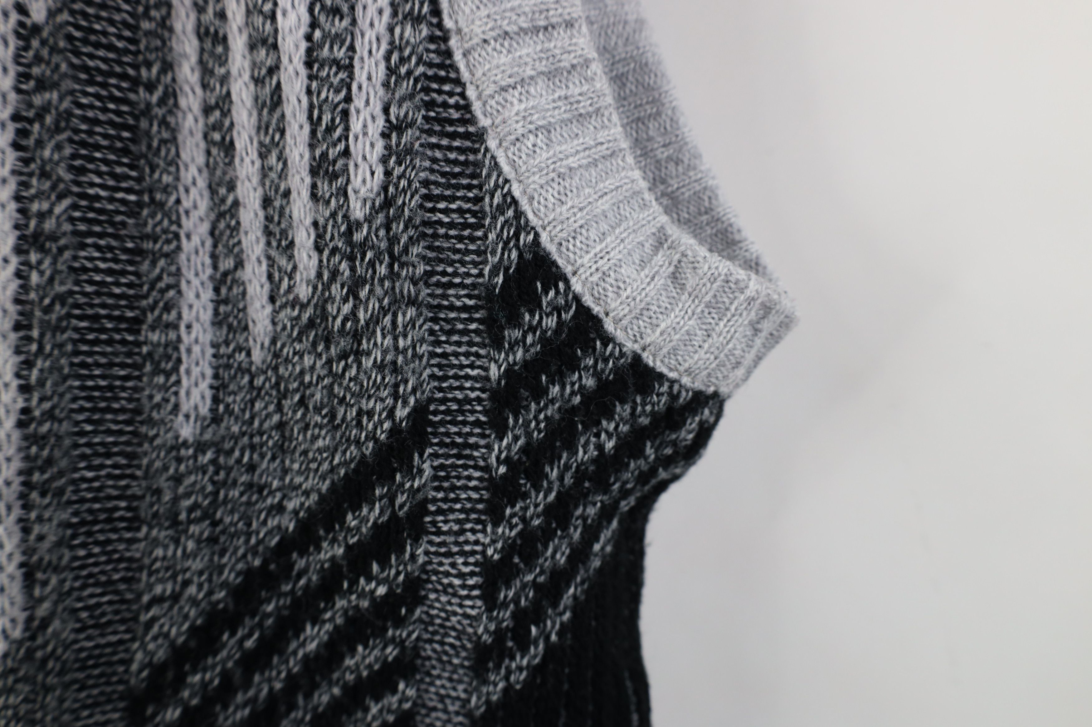 Vintage Vintage 90s Streetwear Ribbed Knit V-Neck Sweater Vest Size US XL / EU 56 / 4 - 6 Thumbnail