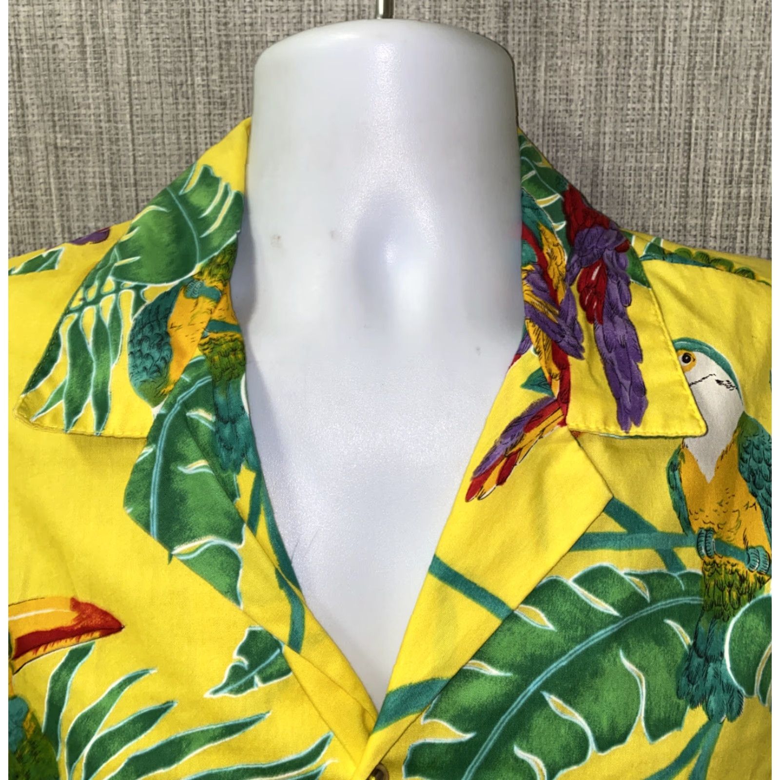 Paradise Barefoot In Paradise Aloha Shirt Mens Large Yellow Parrots Short Sleeve Button-Up Casual Size US L / EU 52-54 / 3 - 3 Thumbnail