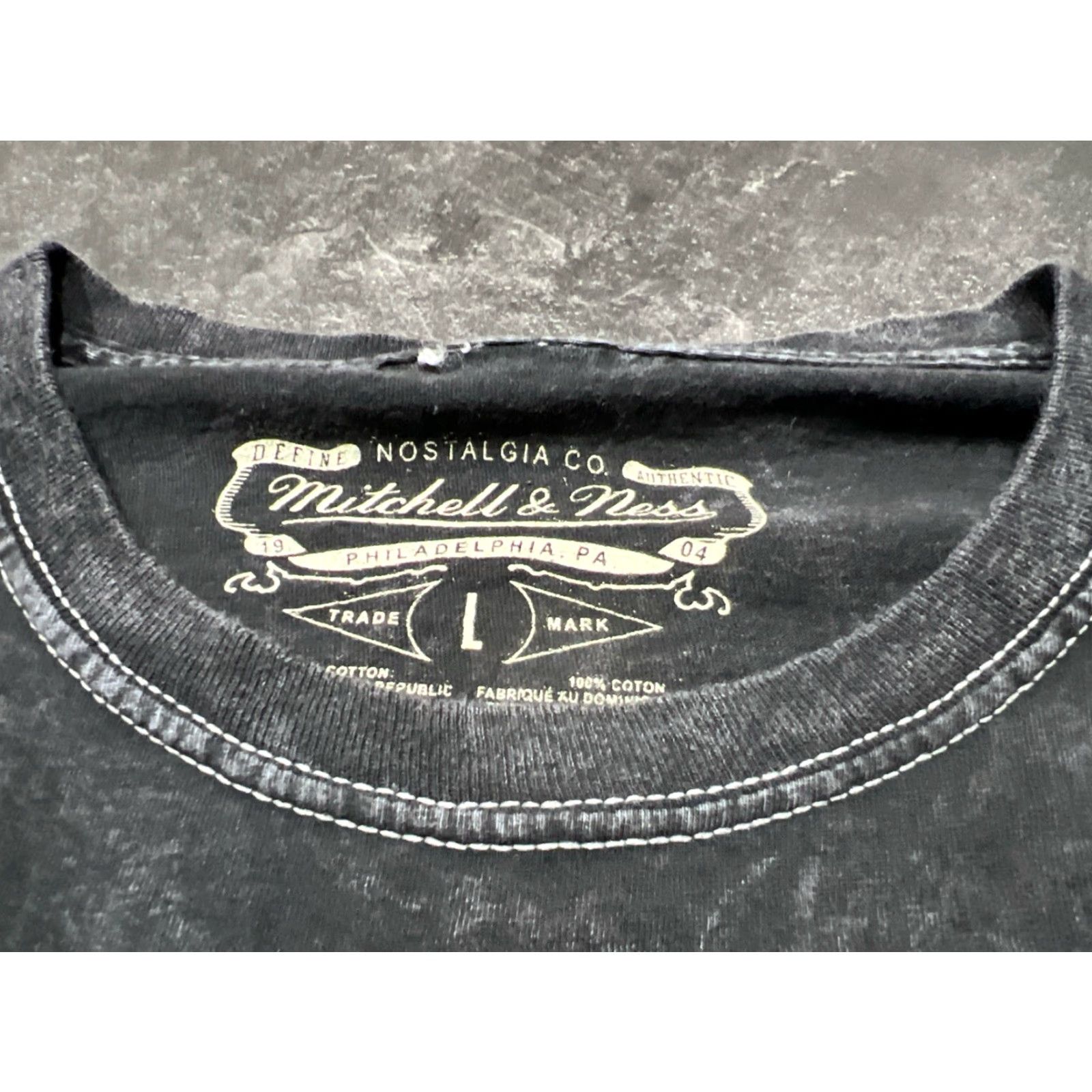 Mitchell & Ness Mitchell & Ness HBCU Fist Black Graphic Shirt Large Short Sleeve Casual Mens Size US L / EU 52-54 / 3 - 6 Thumbnail