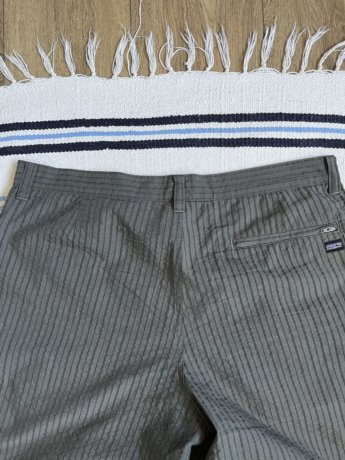Patagonia Vintage Patagonia Organic Cotton Grey Unisex Shorts Size US 34 / EU 50 - 8 Thumbnail