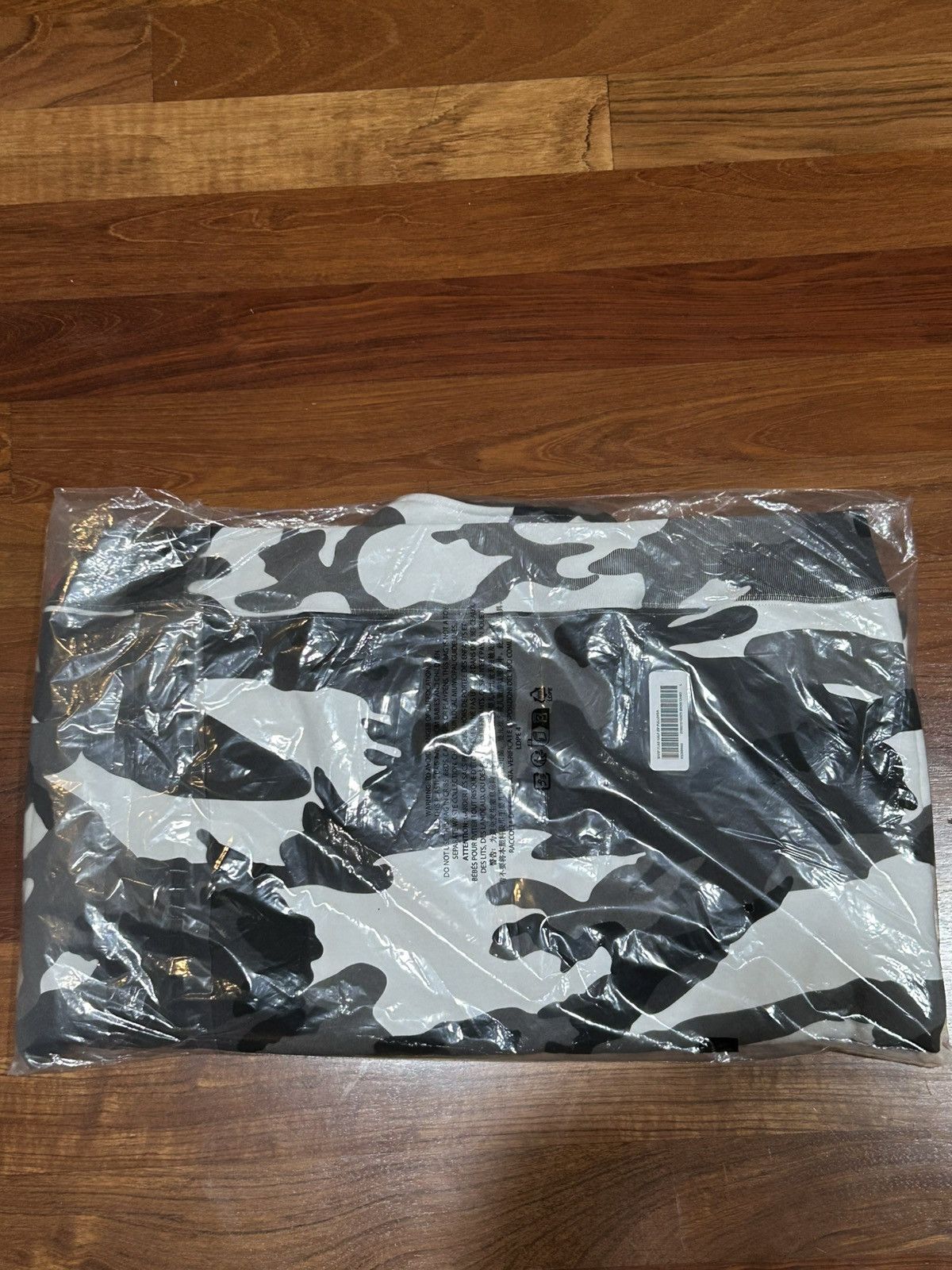 Supreme Supreme Korea Flag Shop Pull-Over Size US L / EU 52-54 / 3 - 3 Thumbnail