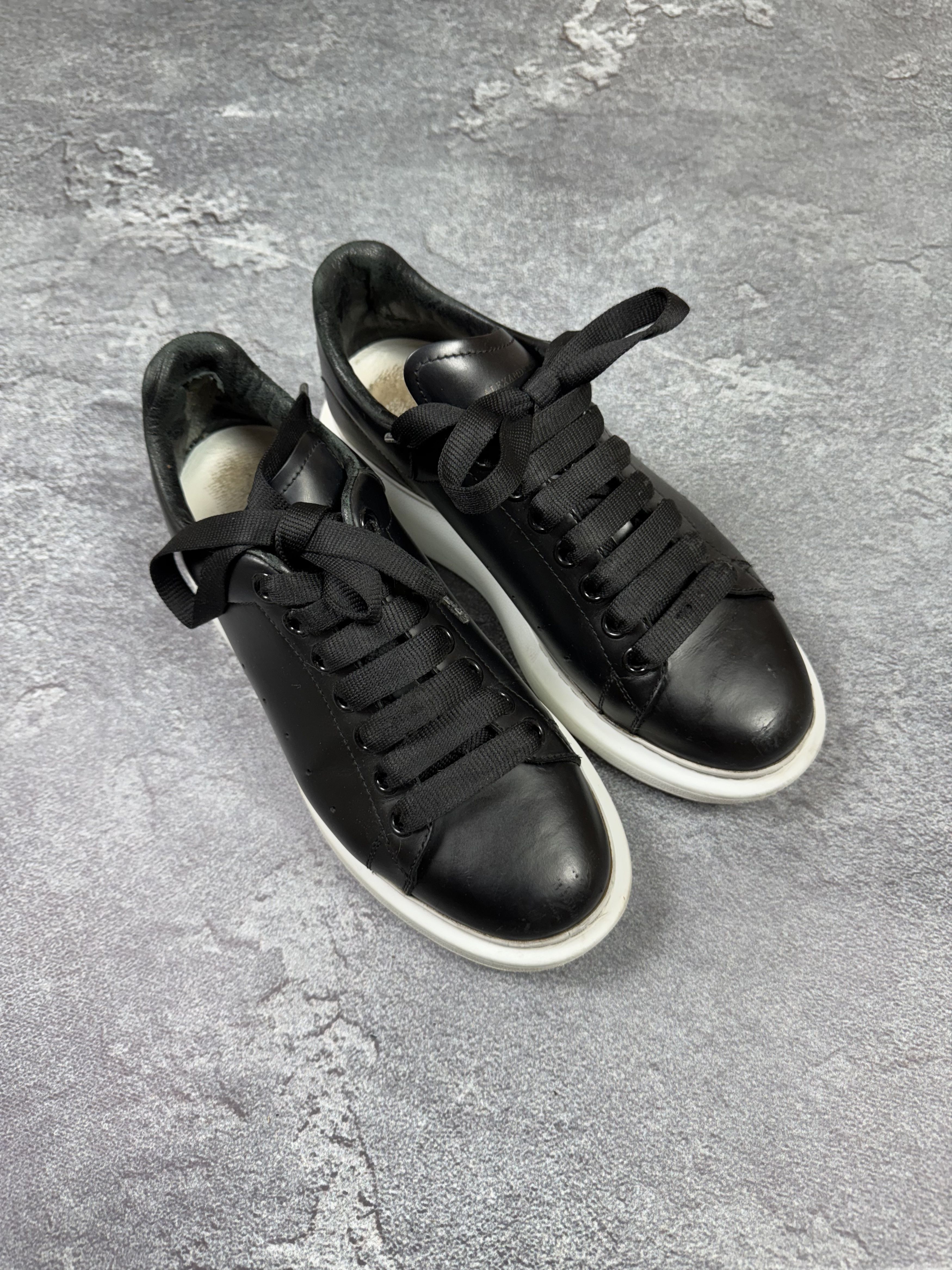Alexander McQueen Alexander McQueen MCQ Leather Sneakers Size 39 Size US 6 / EU 39 - 2 Thumbnail