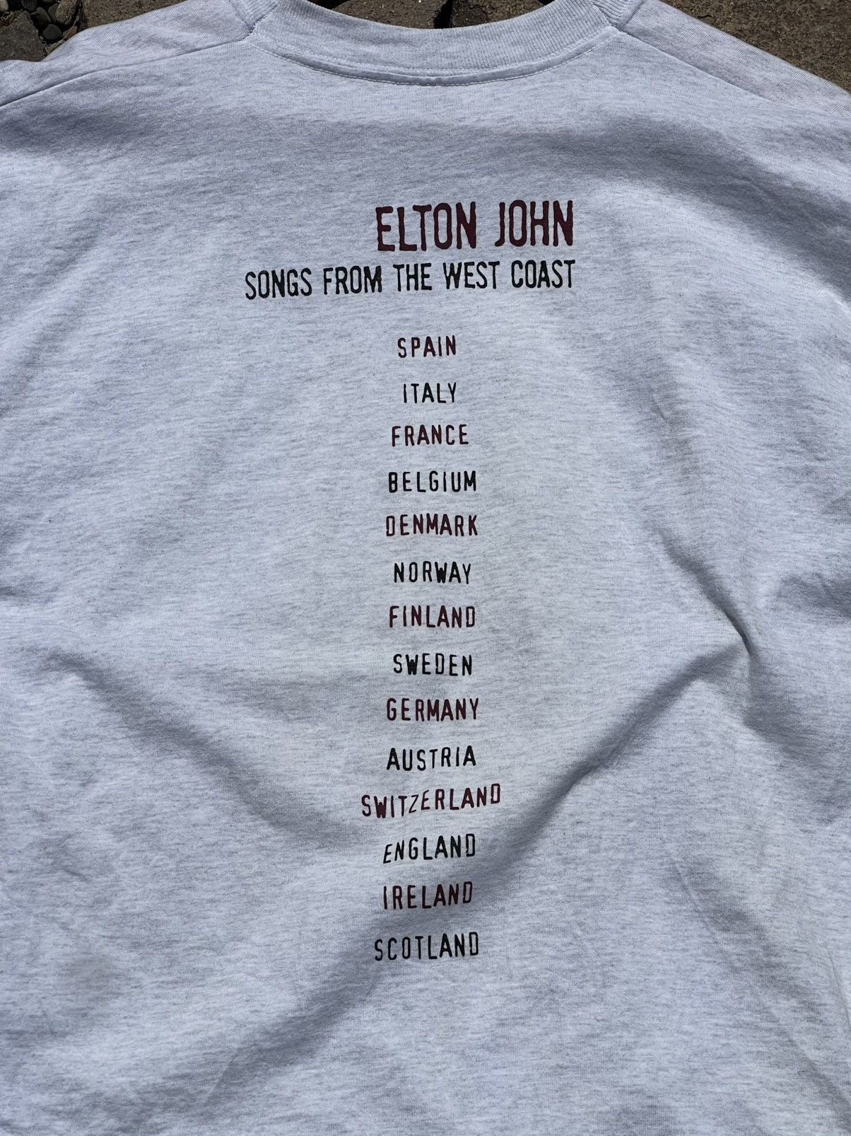 Band Tees 2001 Elton John Songs From The West Coast Vintage T-shirt Size US M / EU 48-50 / 2 - 12 Thumbnail