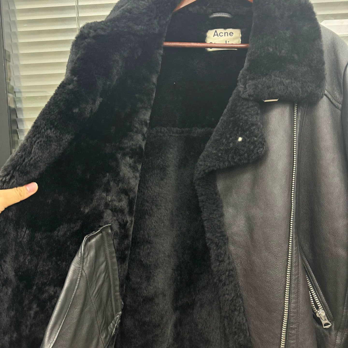 Acne Studios AcneStudios Black Shearling Long-Sleeved Jacket Size US XXS / EU 40 - 4 Thumbnail