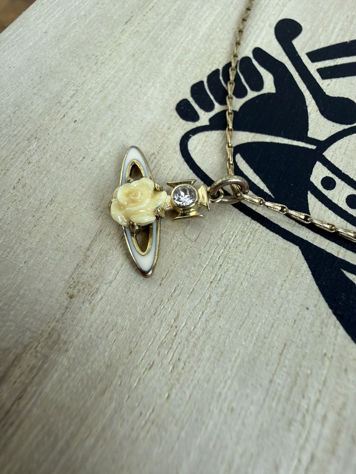 Vivienne Westwood Vivienne Westwood Rose Orb Pendant Necklace In Gold Size ONE SIZE - 3 Thumbnail