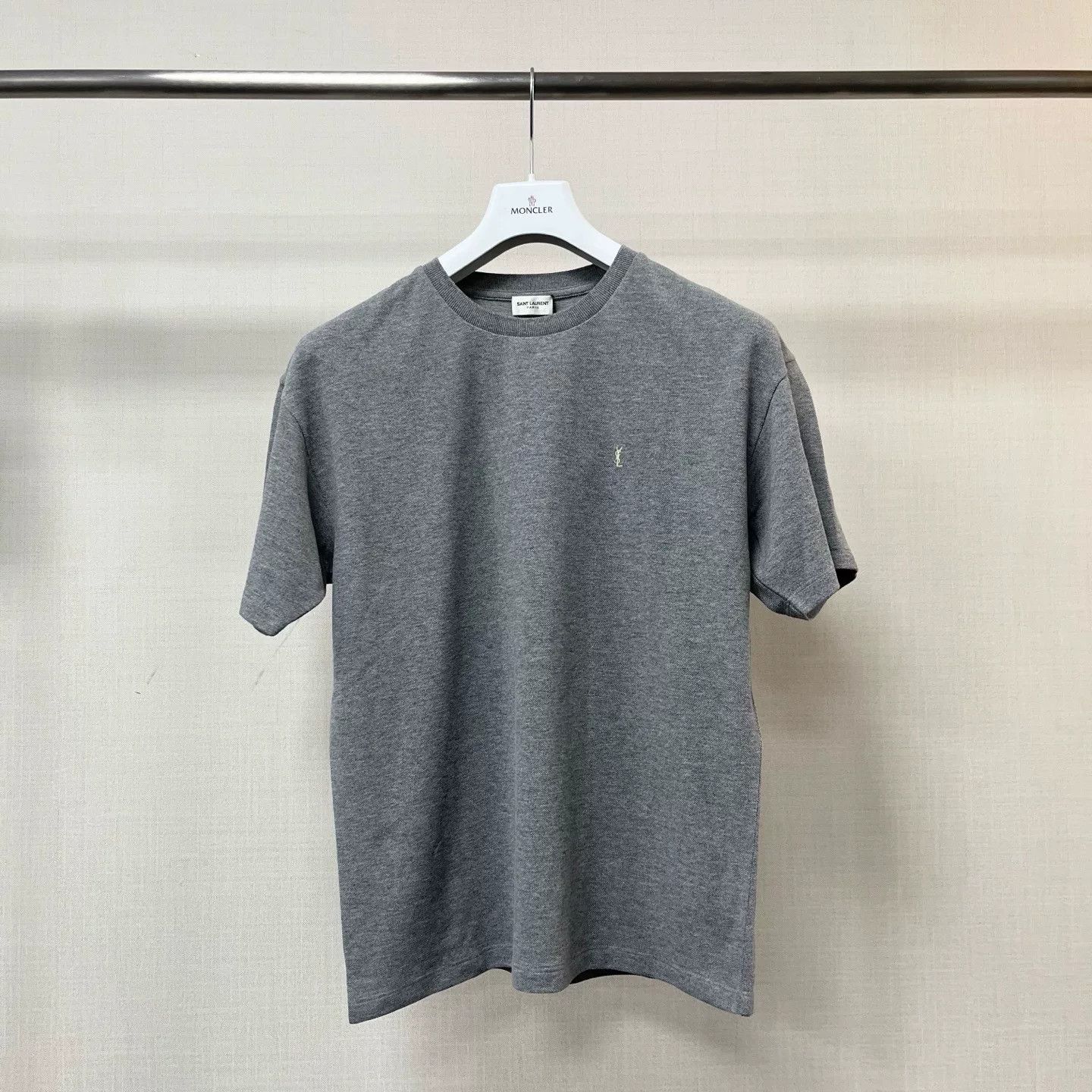 Saint Laurent Paris SAINT LAURENT Gray YSL Logo Short-Sleeve T-Shirt Size US S / EU 44-46 / 1 - 1 Thumbnail