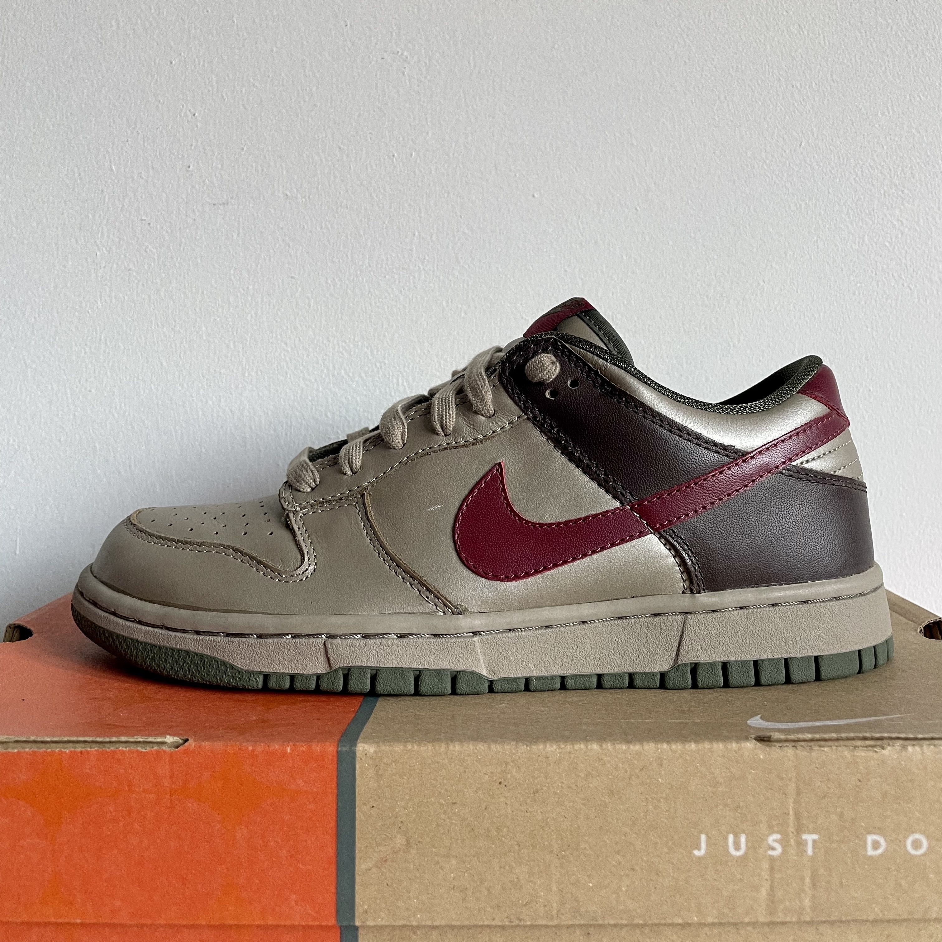 Nike 2006 Nike Dunk Low Wmns Met Zink/Team Red-Army Size US 8 / IT 38 - 3 Thumbnail