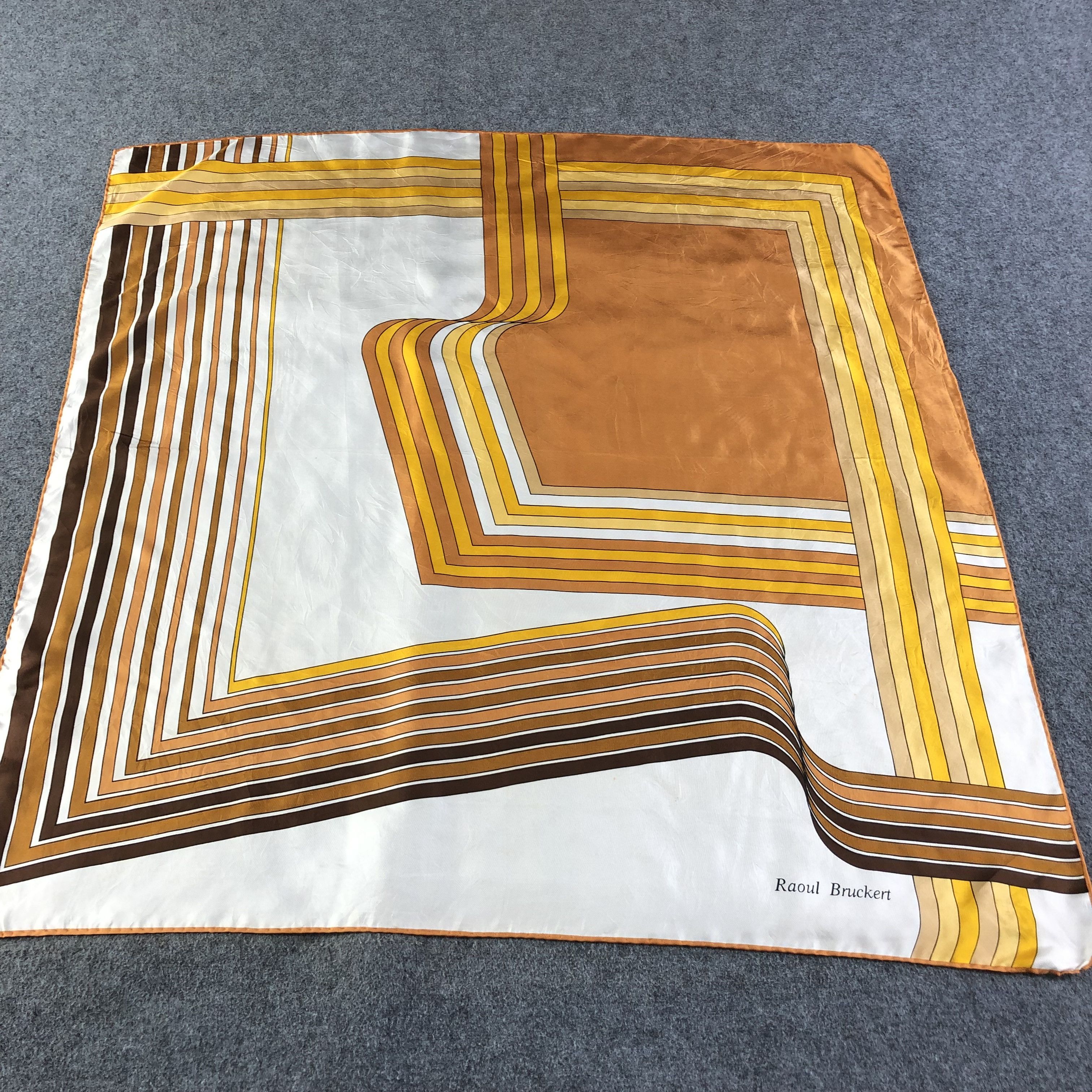 Japanese Brand Raoul Bruckert Abstract Hand Rolled Silk Scarf M771 Size ONE SIZE - 1 Thumbnail