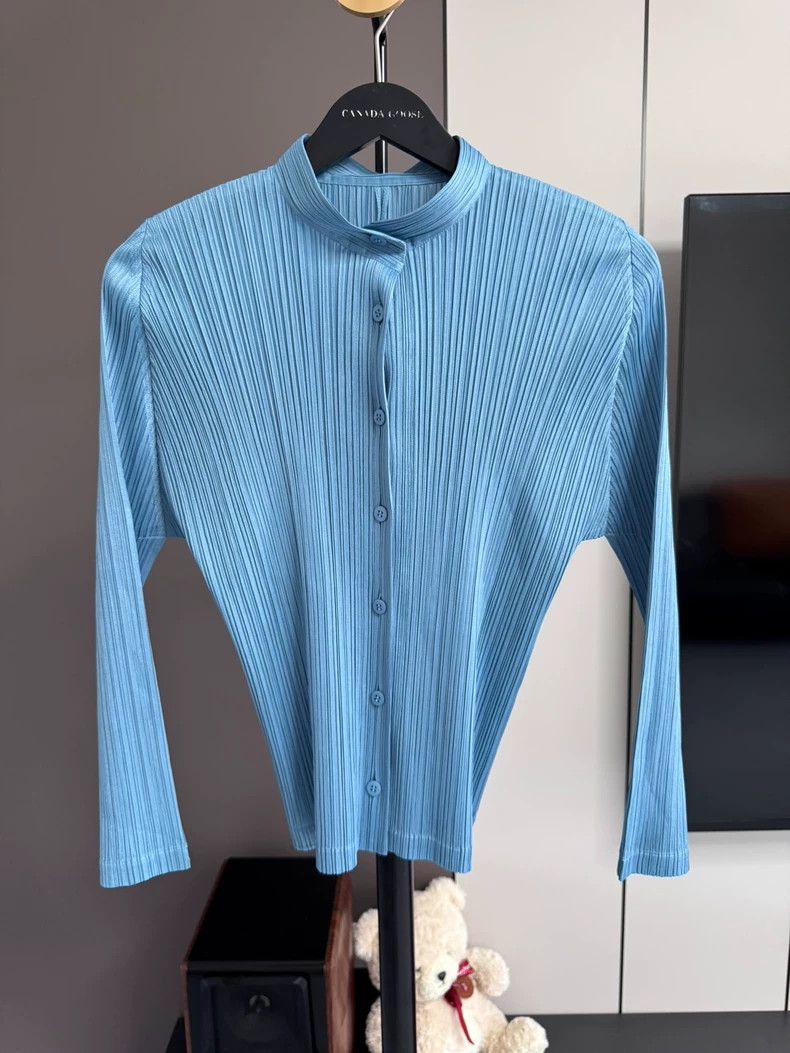 Issey Miyake Issey Miyake size:3 Blue pleated cardigan Size S / US 4 / IT 40 - 1 Thumbnail