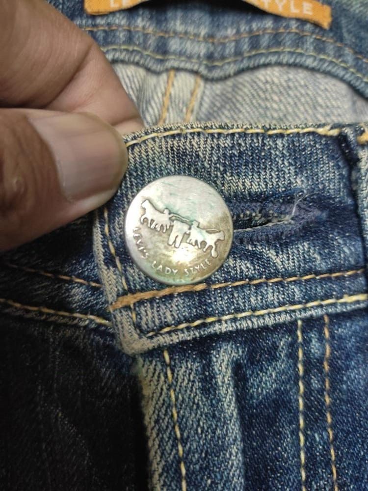 Levi's Vintage Clothing × Vintage LEVI’S LADY STYLE DISTRESSED JEANS FLARED VINTAGE Size 27" / US 4 / IT 40 - 8 Thumbnail
