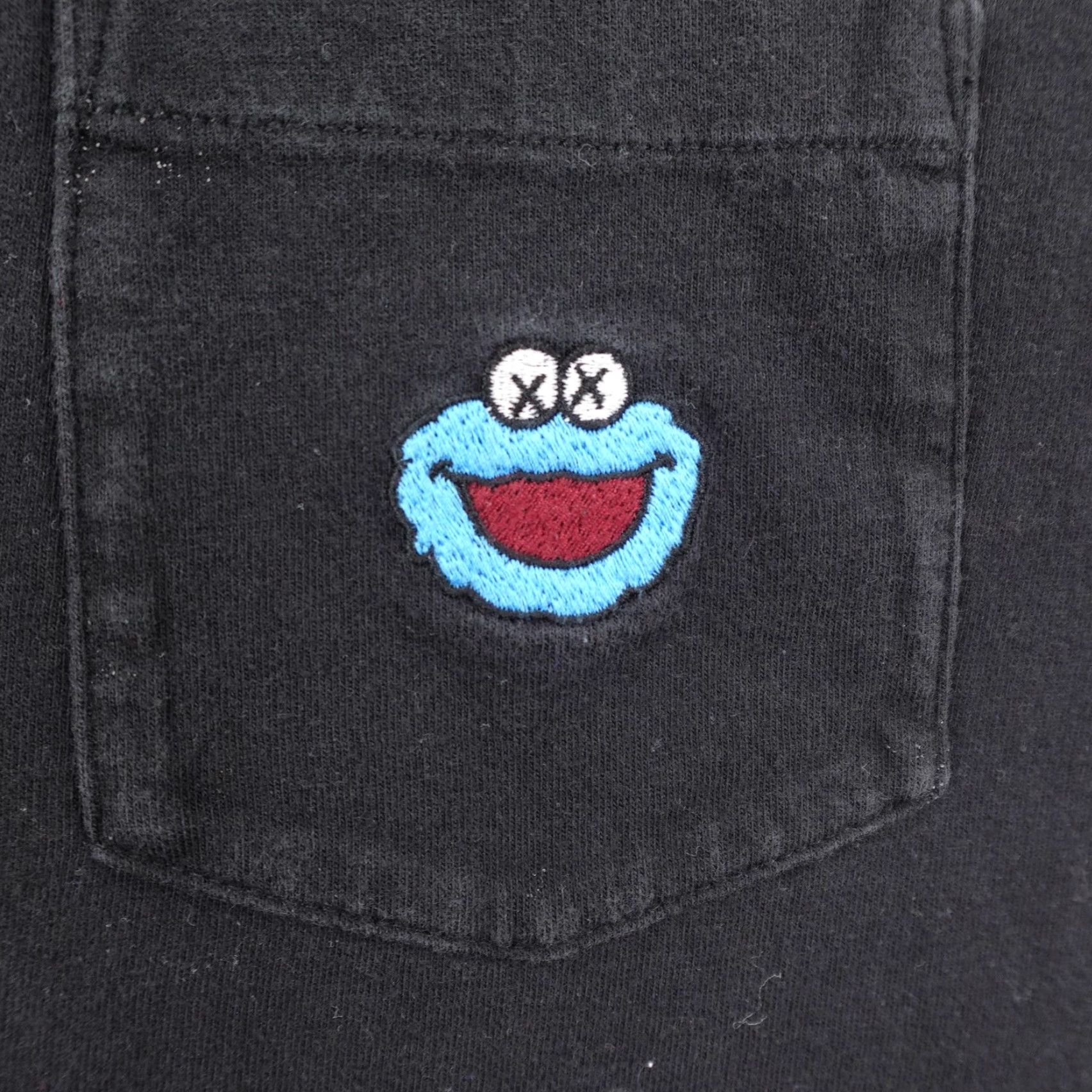 Uniqlo Uniqlo KAWS Shirt Mens M Black Cookie Monster Sesame Street Pocket Tee Graphic Print Size US M / EU 48-50 / 2 - 3 Thumbnail