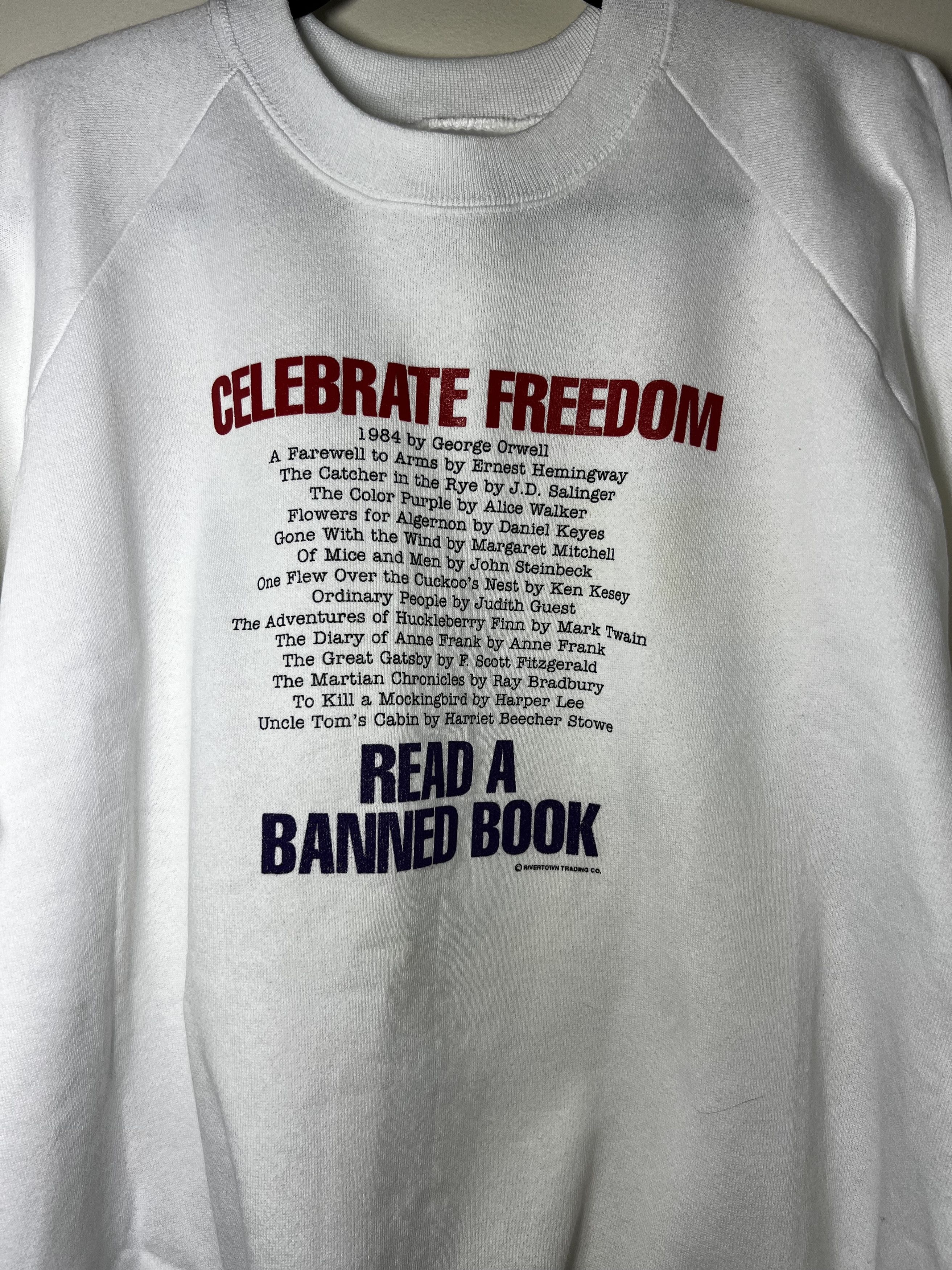 Vintage Vintage Celebrate Freedom Read a Banned Book Crewneck Size US XL / EU 56 / 4 - 2 Thumbnail