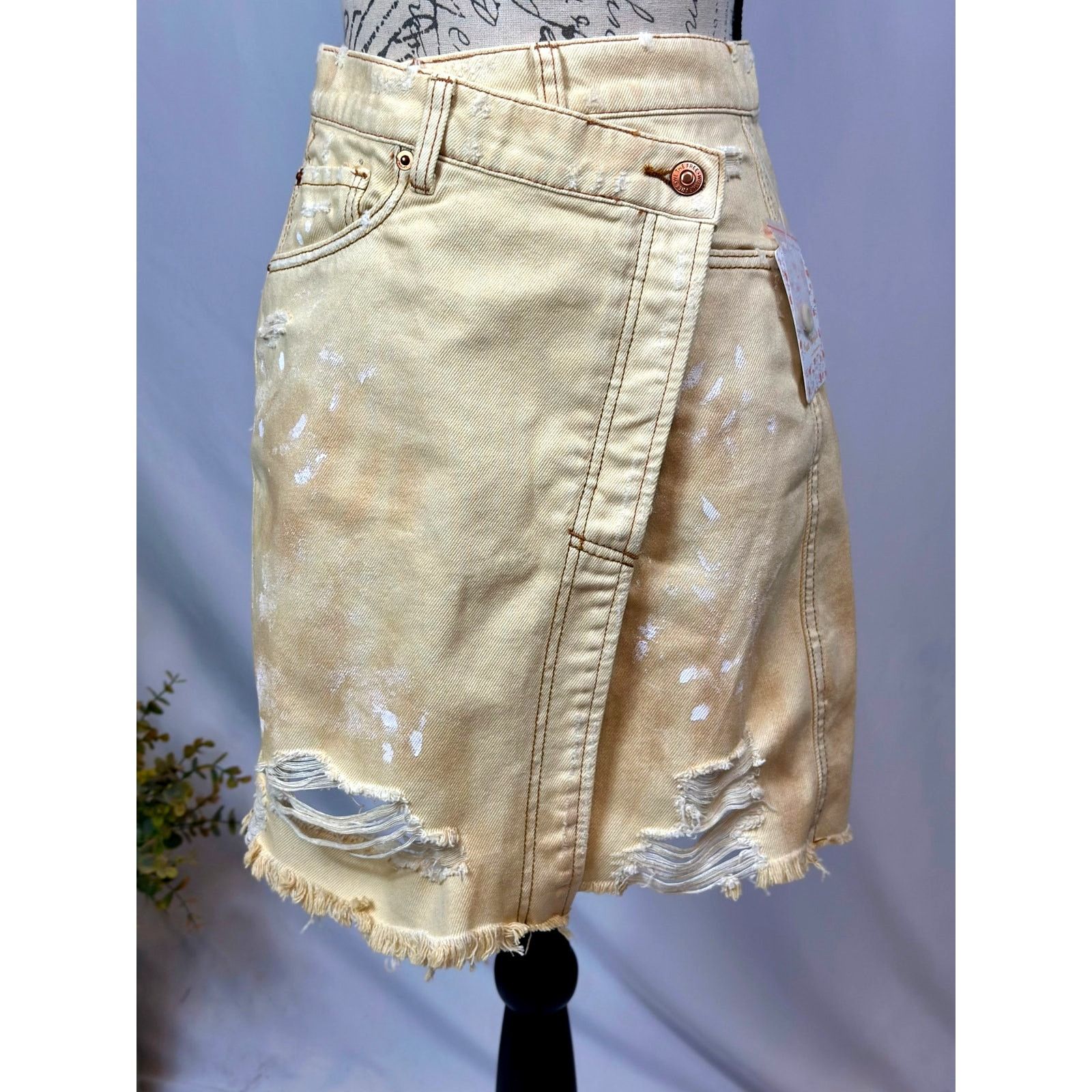 Free People Free People Parker Wrap Denim Mini Skirt Butter Cream 27 Size 27" / US 4 / IT 40 - 8 Thumbnail