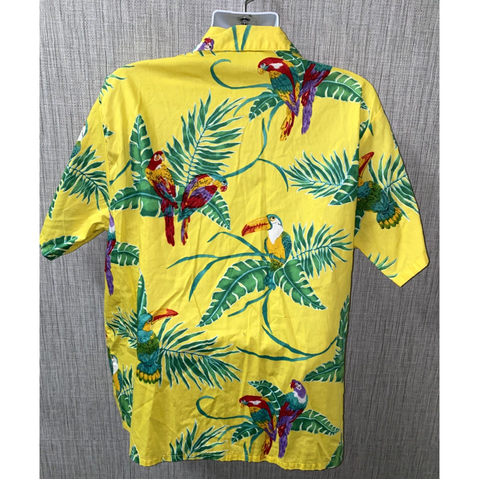 Paradise Barefoot In Paradise Aloha Shirt Mens Large Yellow Parrots Short Sleeve Button-Up Casual Size US L / EU 52-54 / 3 - 5 Thumbnail