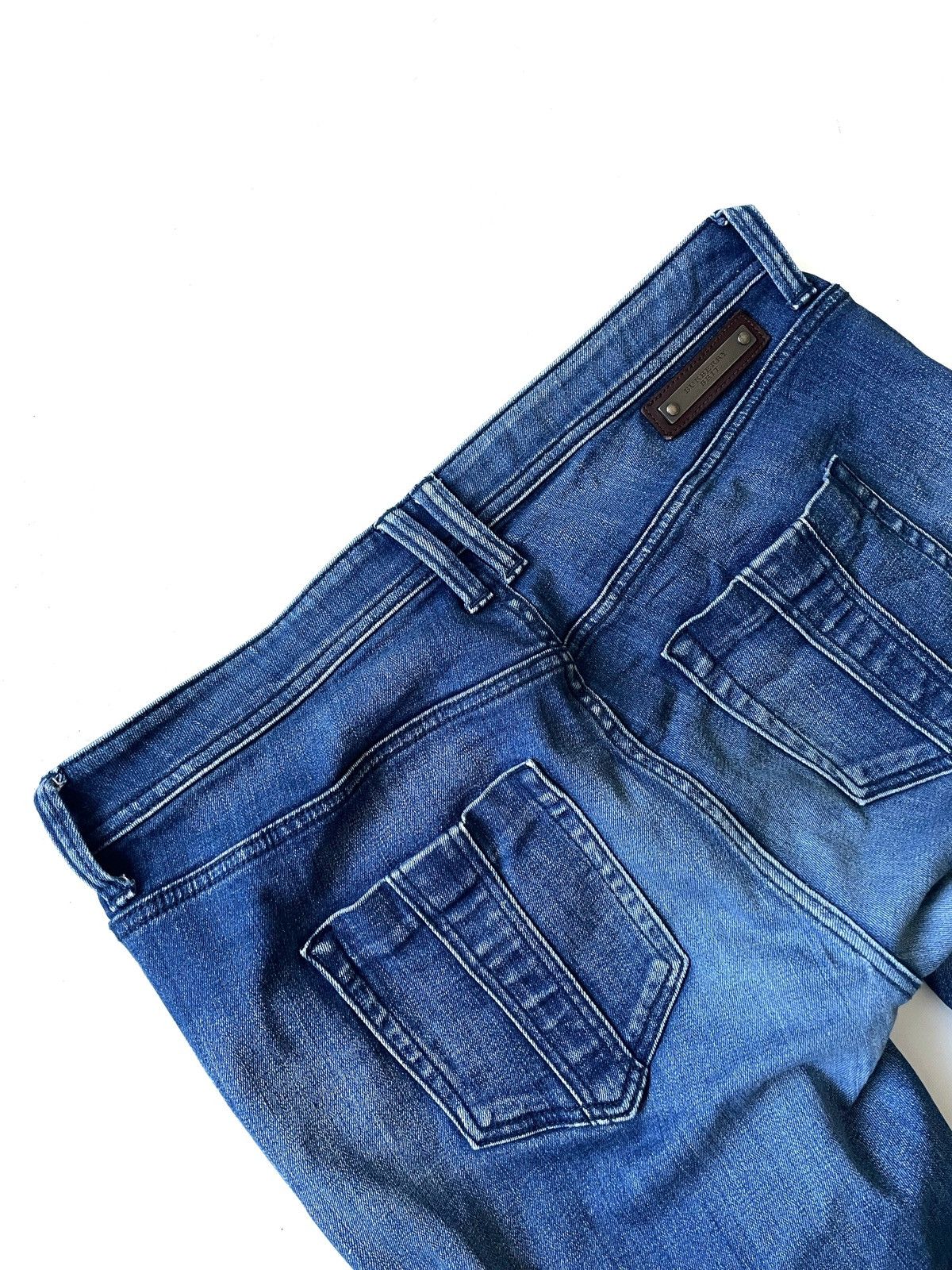 Burberry × Designer Burberry Brit Medium Wash Jeans Kensington Slim 30 Blue Size 30" / US 8 / IT 44 - 7 Thumbnail