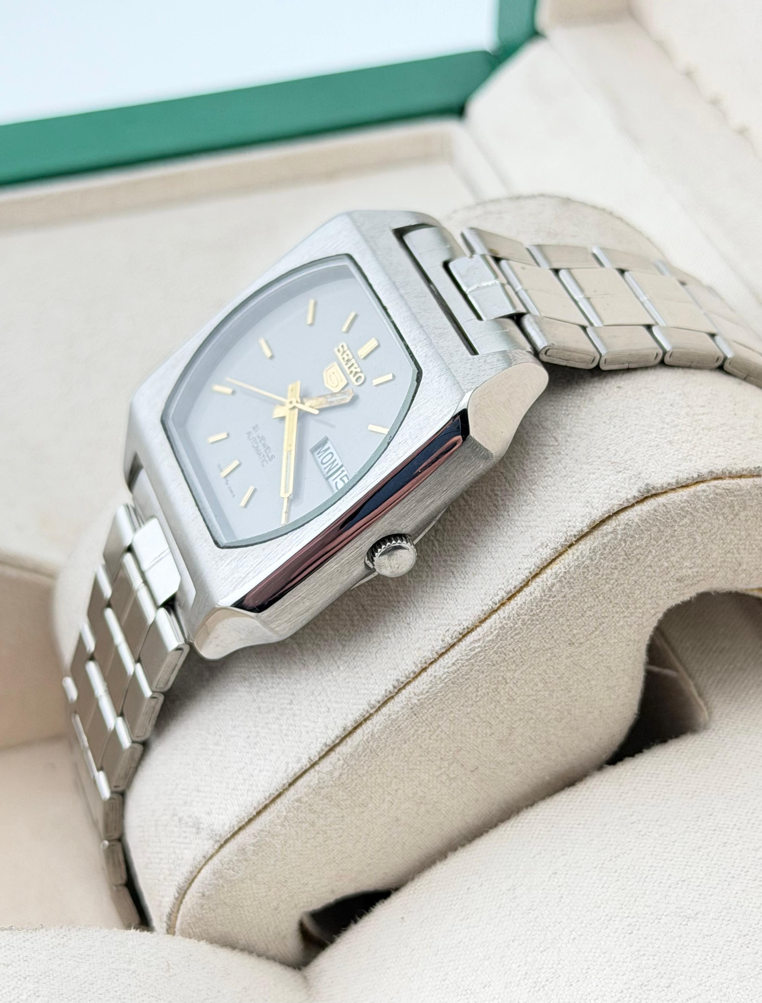 Seiko Vintage Men's Wrist Automatic Watch Size 38 - 4 Thumbnail