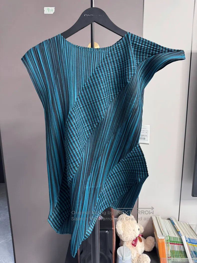 Issey Miyake Issey Miyake size:one size Fish Scale Crew Neck Top Size XXS / US 00 / IT 34 - 1 Thumbnail