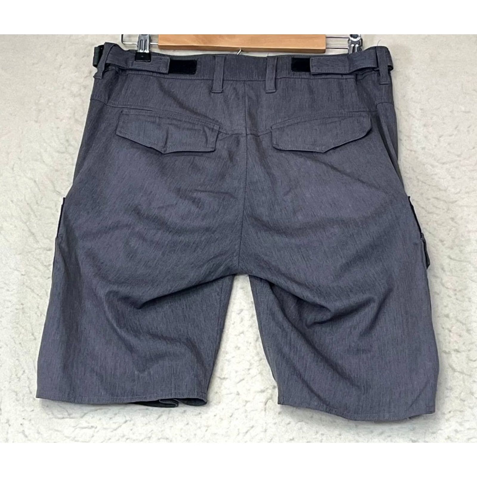 Vintage Salty Crew Shorts Mens Gray Cargo Short Regular 30-31 Inseam 10 in Quick Dry Pockets B Size US 30 / EU 46 - 2 Thumbnail