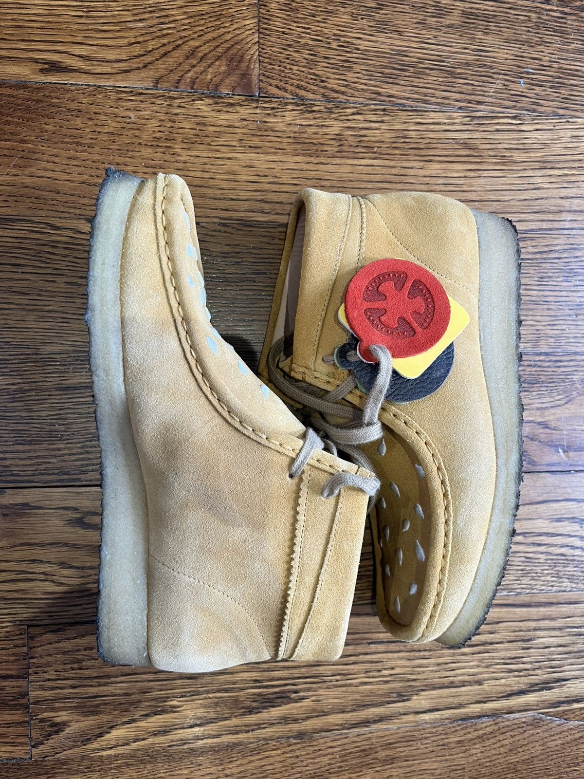 Clarks × Vandy The Pink Vandythepink Burger Clarks Wallabee Size US 7 / EU 40 - 3 Thumbnail