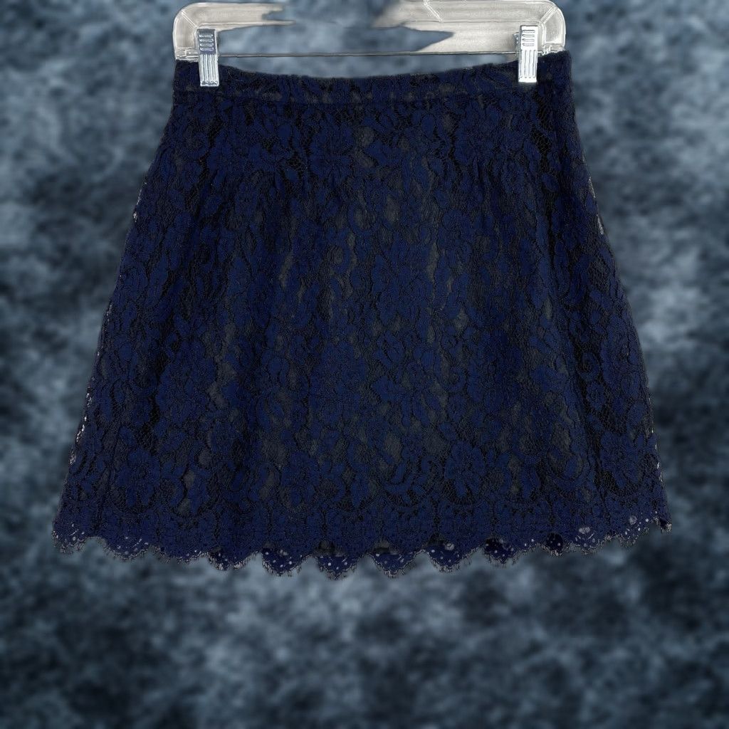 J.Crew J.CREW Mini Skirt Navy Blue Lace Overlay Lined Side Zip Floral Scalloped 2 Womens Skirt Summer Bohemian Fashion Size 26" / US 2 / IT 38 - 1 Thumbnail
