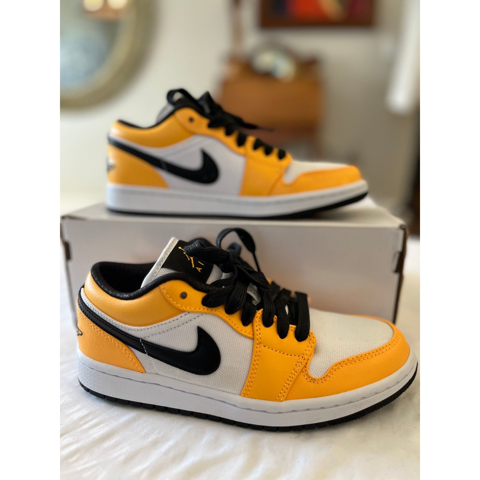 Nike Jordan 1 Low SE Laser Orange Womens 7 CZ4776-107 Size US 7 / IT 37 - 3 Thumbnail