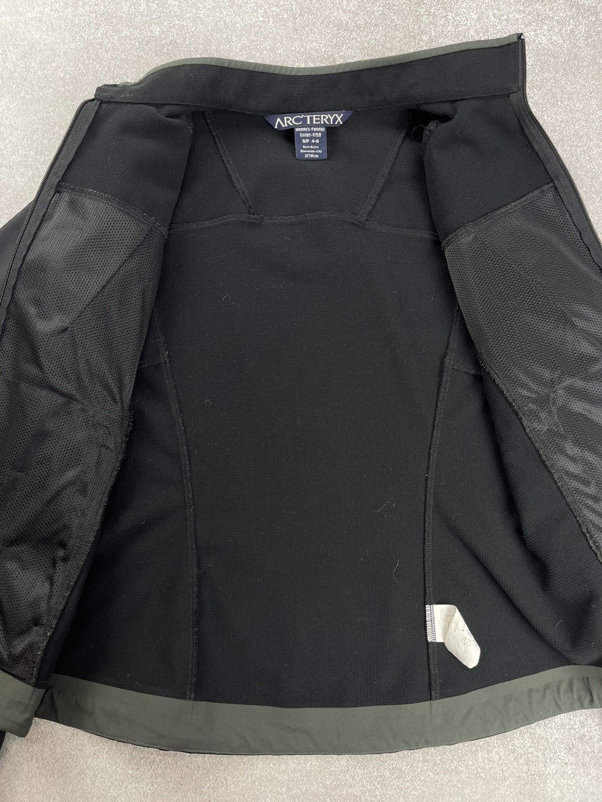 Arc'teryx Vintage Arcteryx Softshell Jacket Women’s Size S / US 4 / IT 40 - 6 Thumbnail