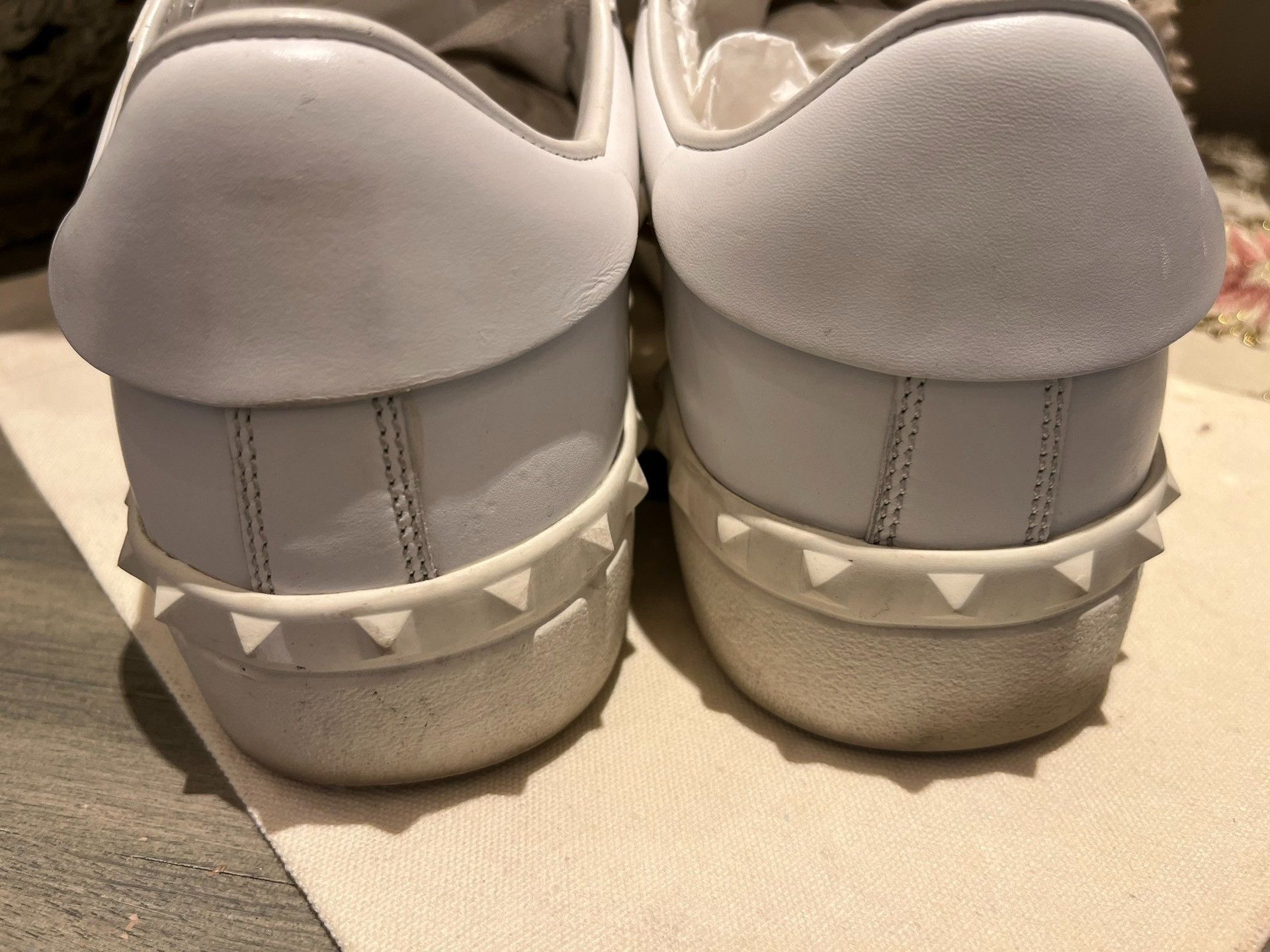 Valentino Valentino Classic Gold Stud White Sneakers Size US 7 / EU 40 - 7 Thumbnail