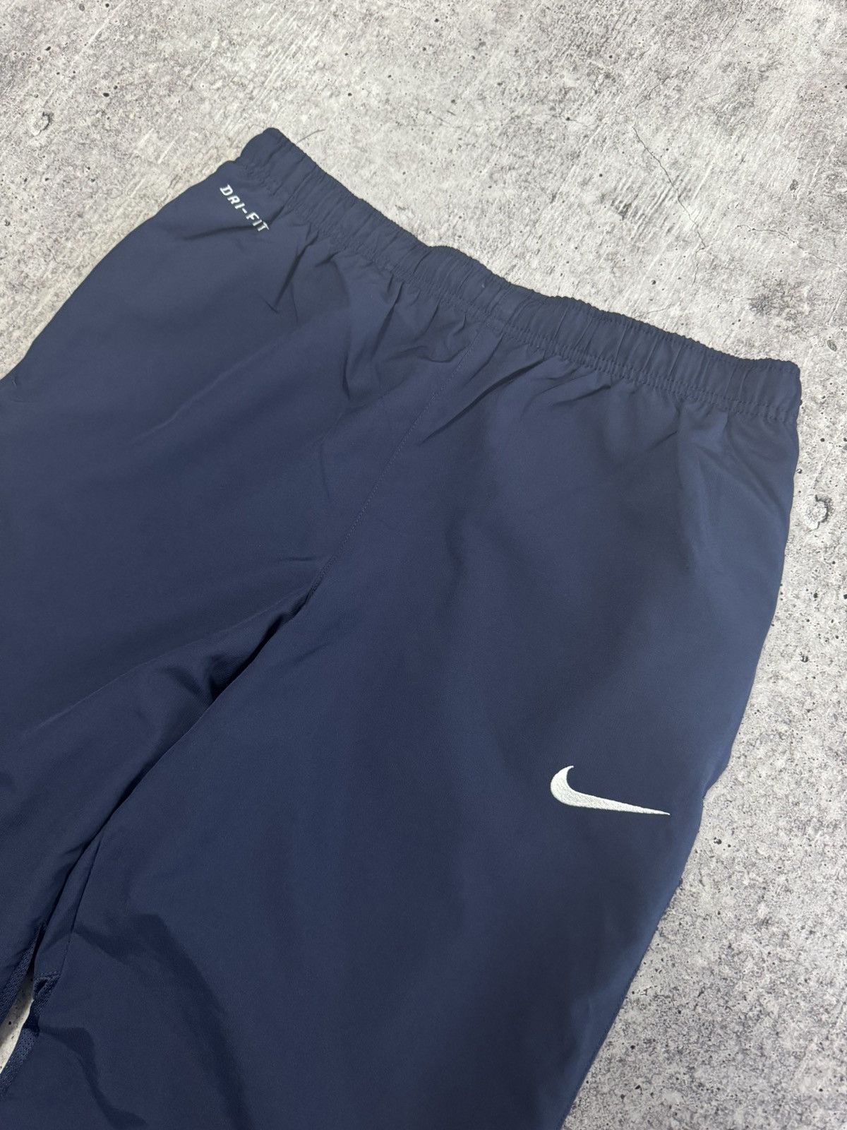Nike Nike Vintage Nylon Pants Joggers Streetwear Y2K Size US 32 / EU 48 - 2 Thumbnail