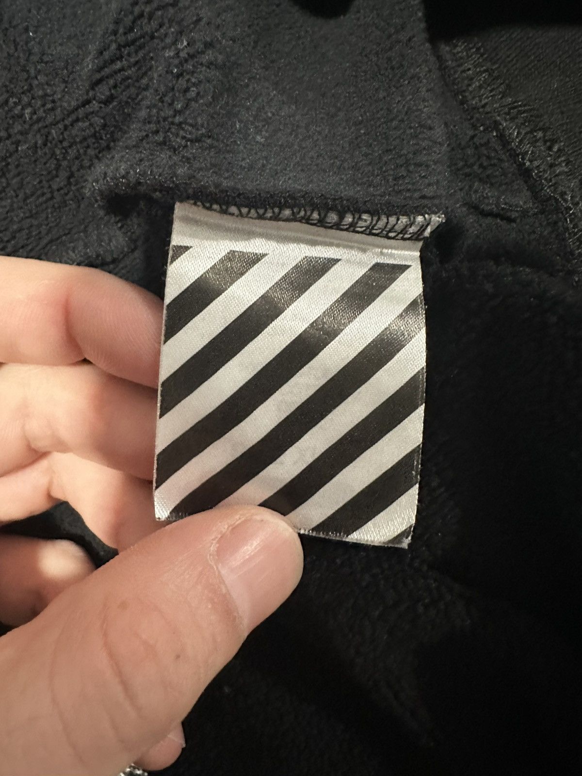 Off-White OFF-WHITE BLACK VELVET TONE ON TONE CREWNECK Size US XL / EU 56 / 4 - 4 Thumbnail