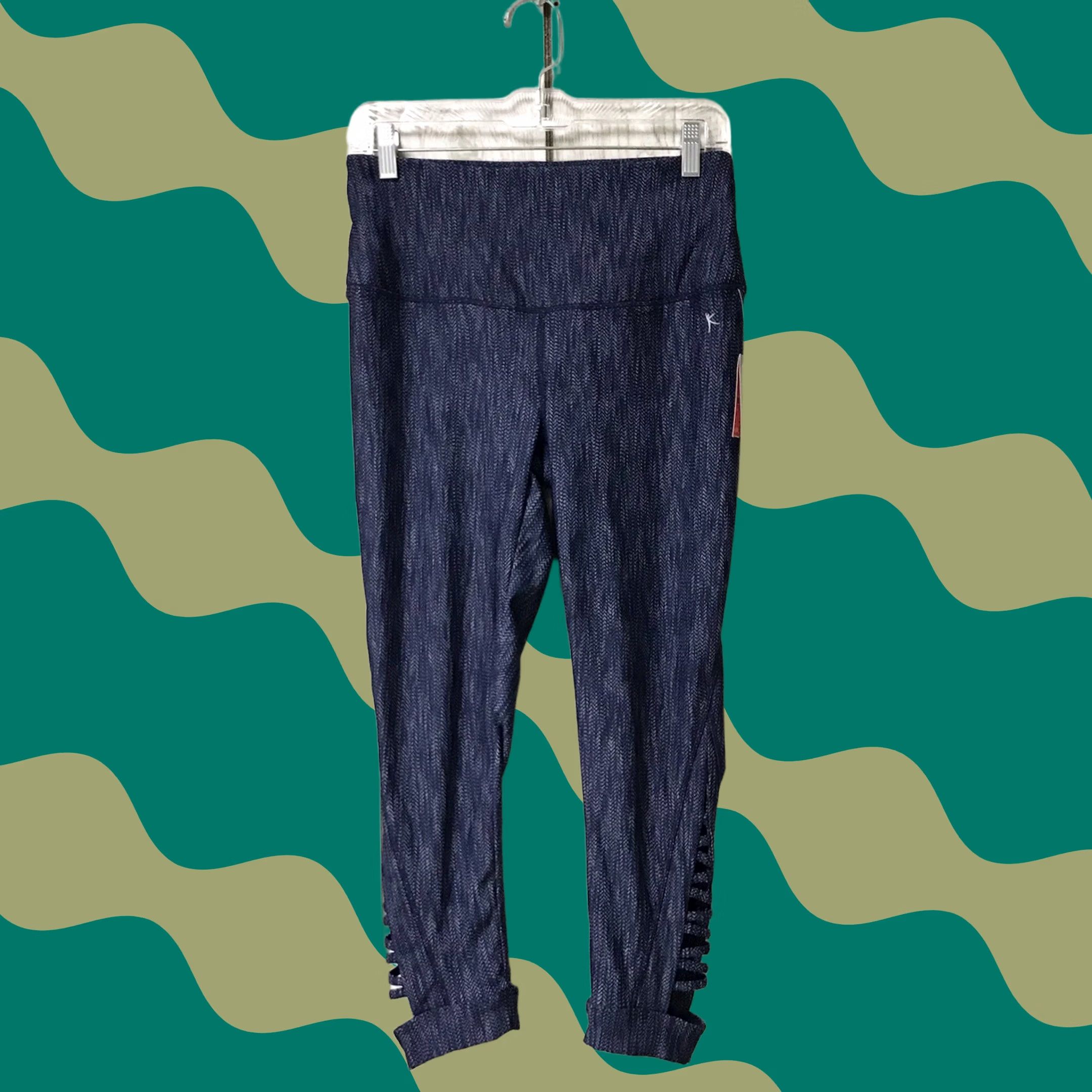 Vintage Danskin Women Capri Leggings S Blue Polyester Blend Spandex Geometric Zigzag Pattern Media Pocket Athletic Activewear Gym Training Size 28" / US 6 / IT 42 - 1 Thumbnail