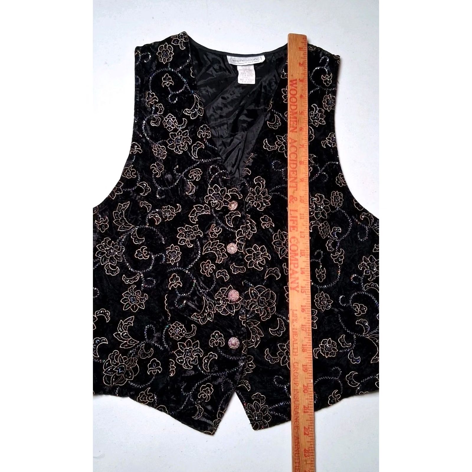 Vintage VINTAGE Impressions Of California Vest S Black Velvet Glitter Flowers Boho 1990s Floral Bohemian V-Neck Button Back Ties Hand Wash Only USA Made Women Size S / US 4 / IT 40 - 5 Thumbnail