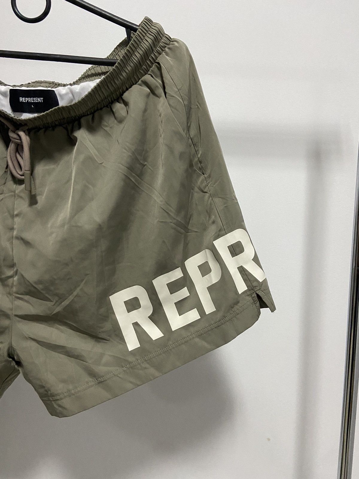 Represent Clo. × Vintage Represent Vintage beach Shorts Street big Logo Size US 34 / EU 50 - 3 Thumbnail