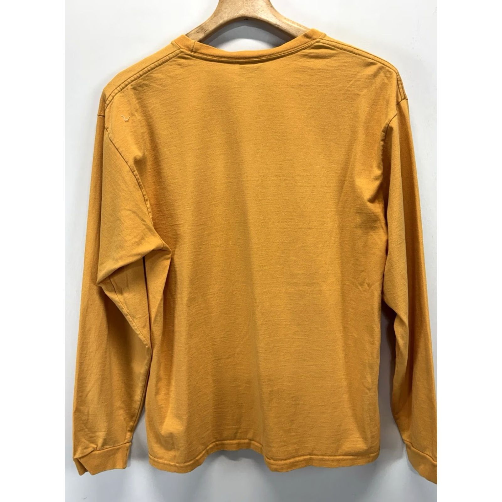 Nike VINTAGE Nike Tshirt Long Sleeve M Yellow Embroidered Center Swoosh Y2K Men’s Size US M / EU 48-50 / 2 - 4 Thumbnail