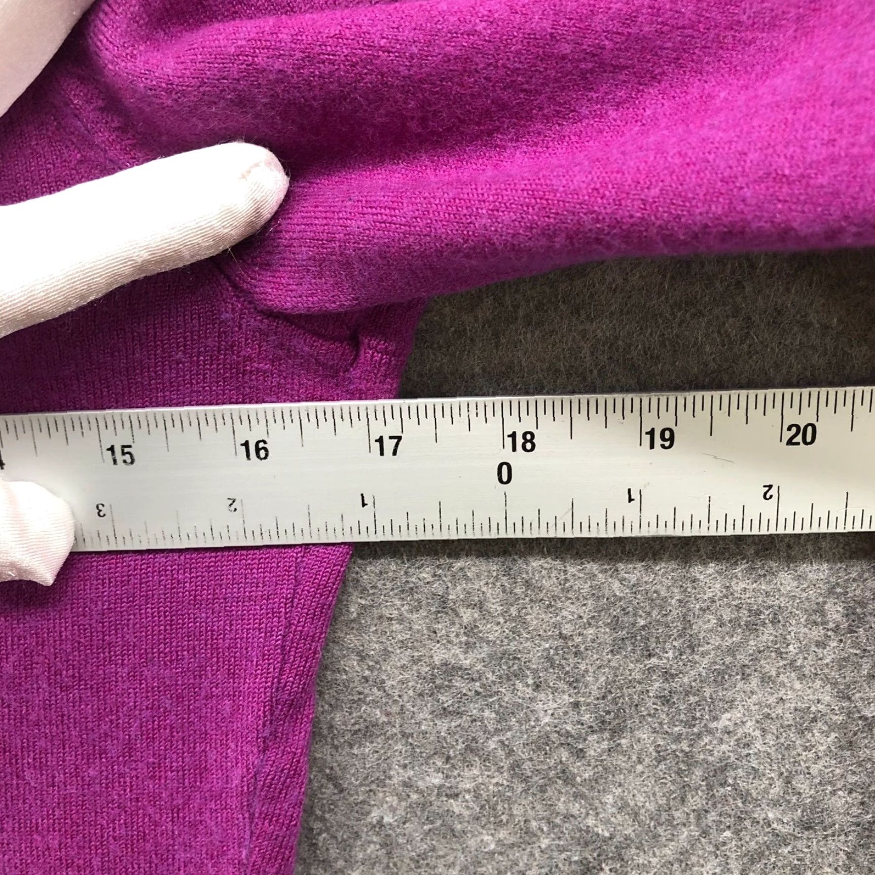 Banana Republic Banana Republic Sweater Womens S V-Neck Purple Extra Fine Merino Wool Blend Pullover Knit Winter Fall Classic Slim 8? Size S / US 4 / IT 40 - 6 Thumbnail