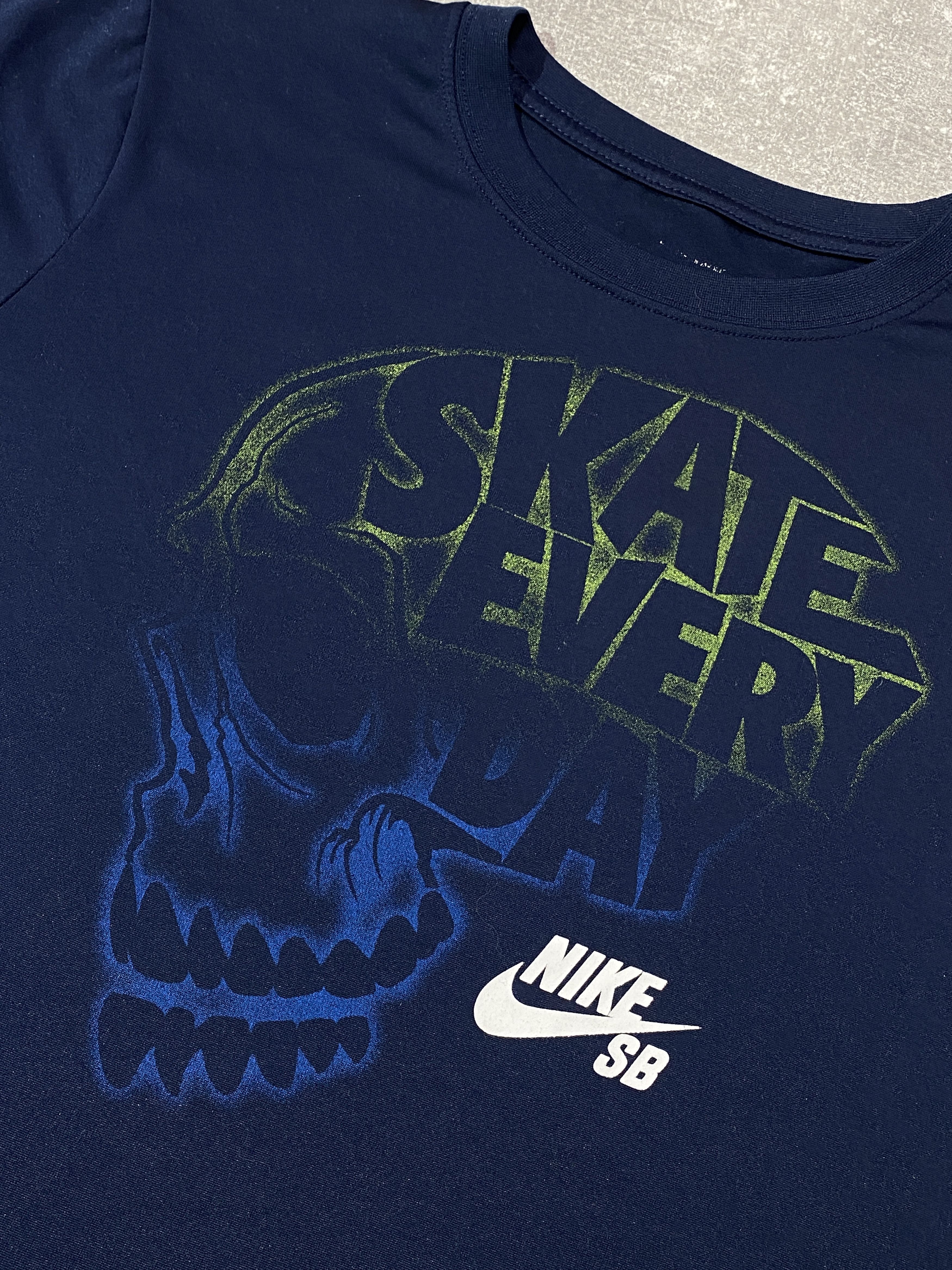 Nike Vintage Y2K Nike SB Skull T-shirt Size US S / EU 44-46 / 1 - 3 Thumbnail