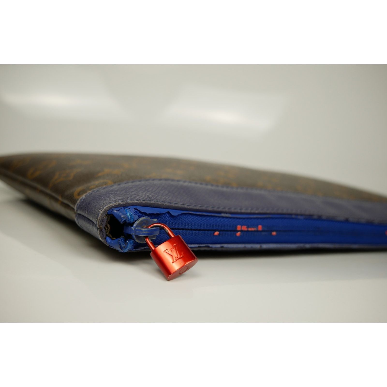 Louis Vuitton Limited Edition Monogram Pochette Apollo Clutch Size ONE SIZE - 7 Thumbnail