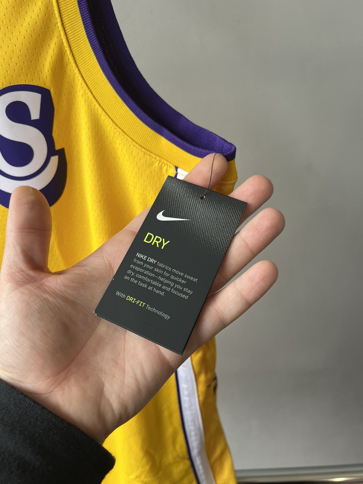 Nike NWT 2019 LOS ANGELES LAKERS NIKE BASKETBALL CITY JERSEY Size US L / EU 52-54 / 3 - 9 Thumbnail