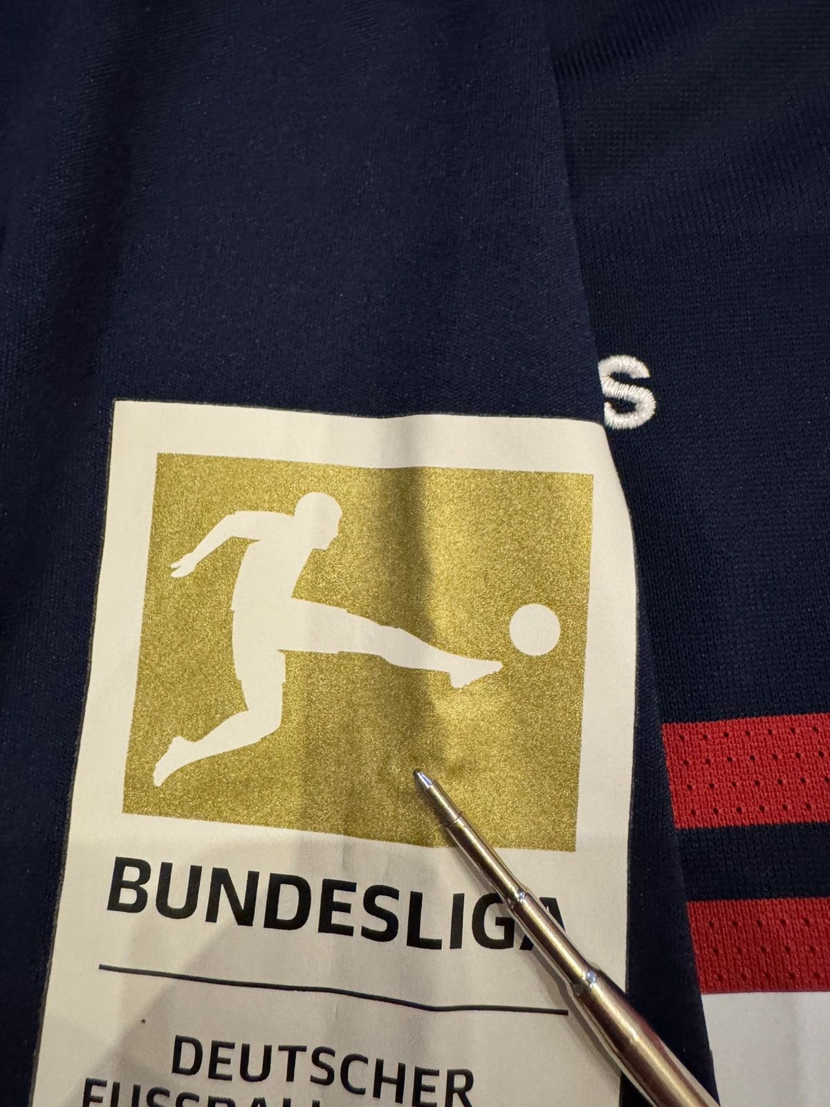 Adidas BAYERN MÜNICH 2017 2018 AWAY SHIRT SOCCER JERSEY ADIDAS SZ L Size US L / EU 52-54 / 3 - 7 Thumbnail