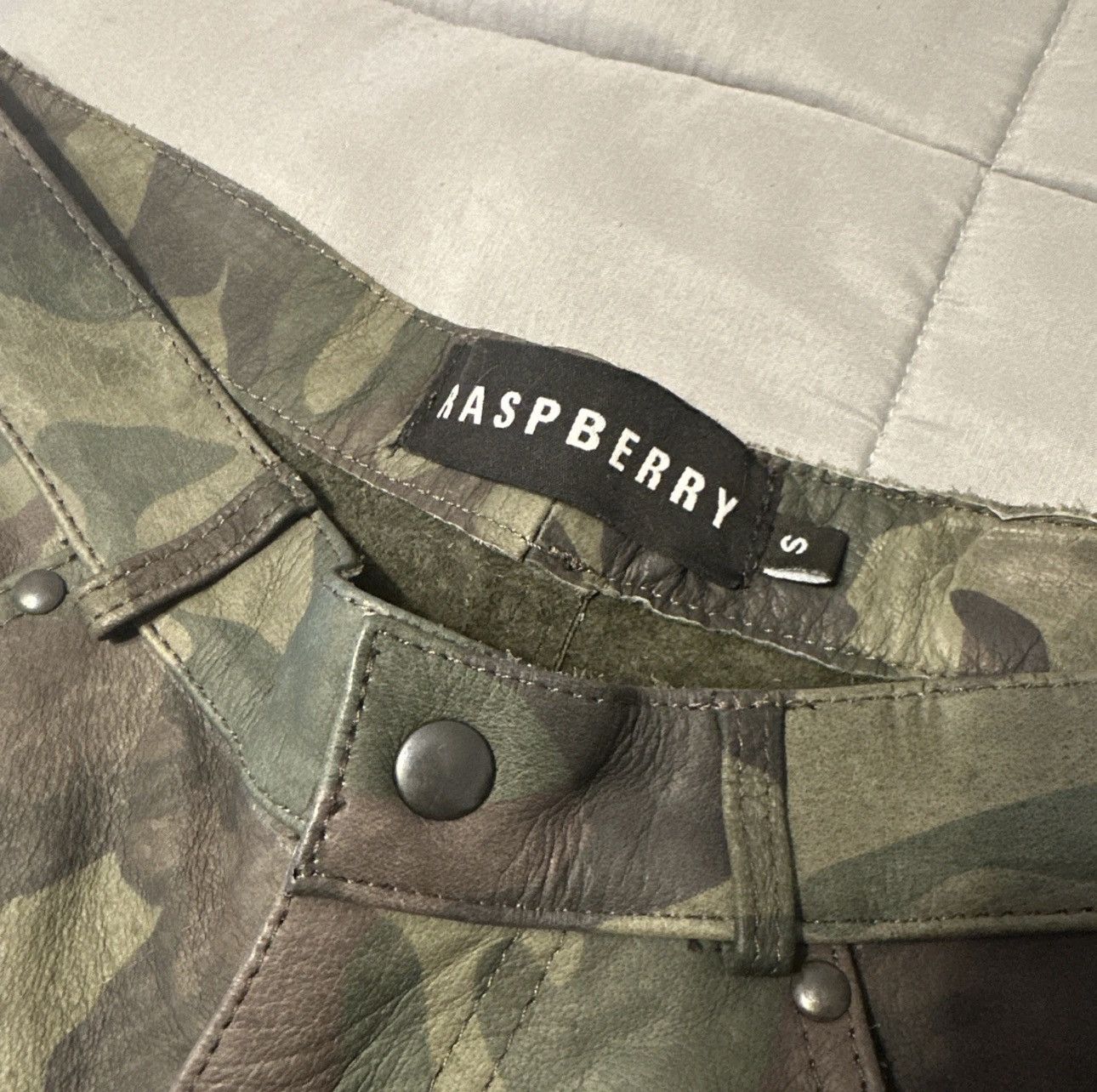The GV Gallery GV Gallery Raspberry Hills Camo Barrack Leather Shorts S Size US 30 / EU 46 - 3 Thumbnail